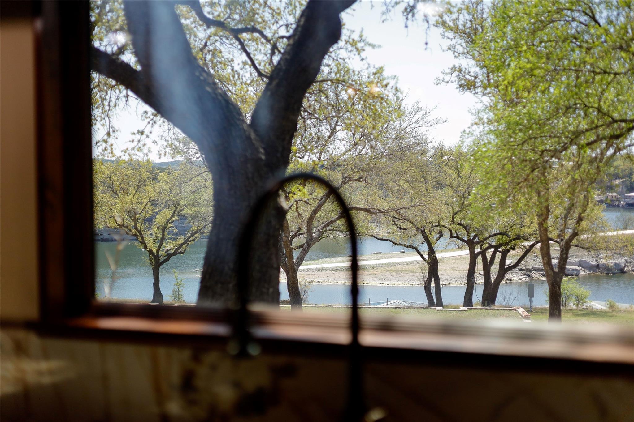 23605 Lakeside Dr, Marble Falls, TX 78654