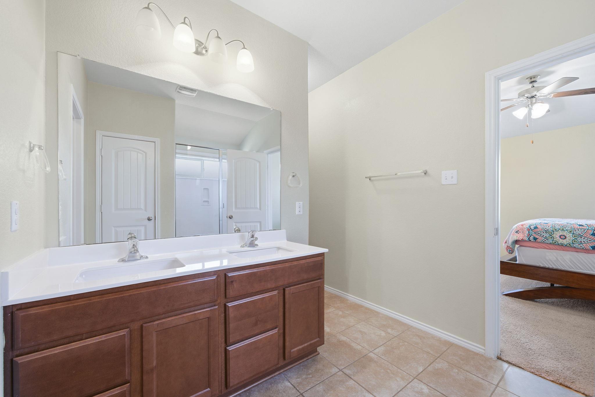 117 Hematite Ln, Jarrell, TX 76537