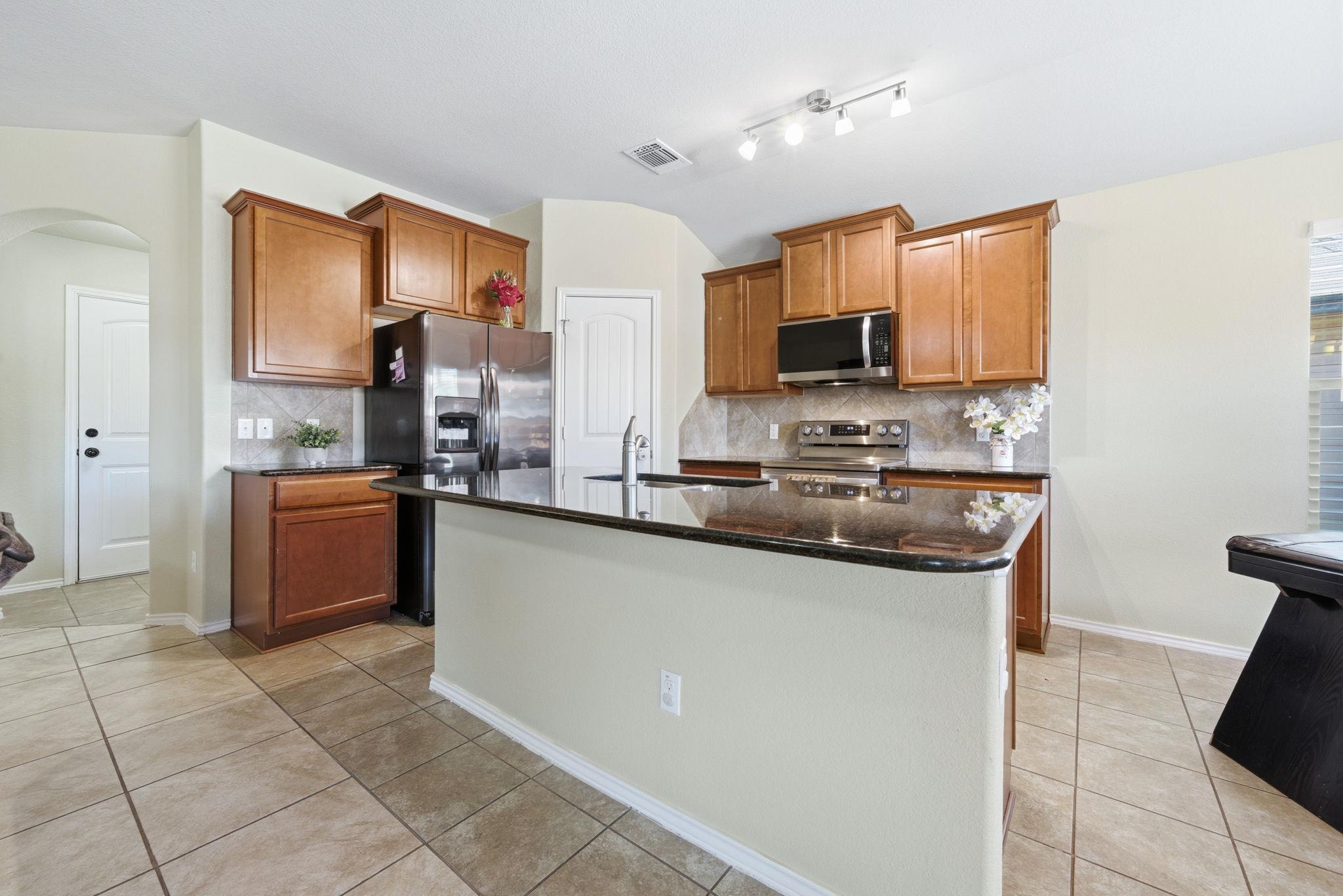 117 Hematite Ln, Jarrell, TX 76537