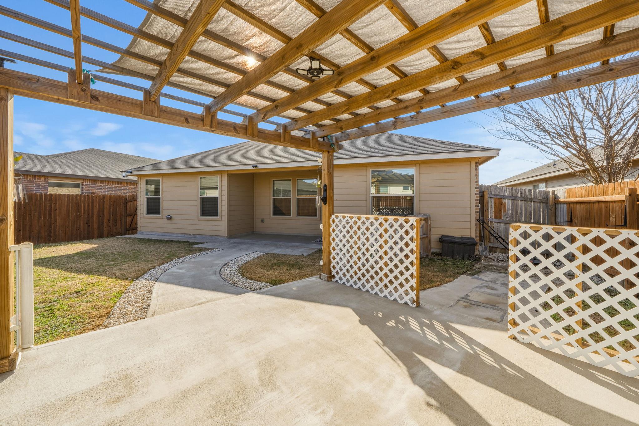 117 Hematite Ln, Jarrell, TX 76537