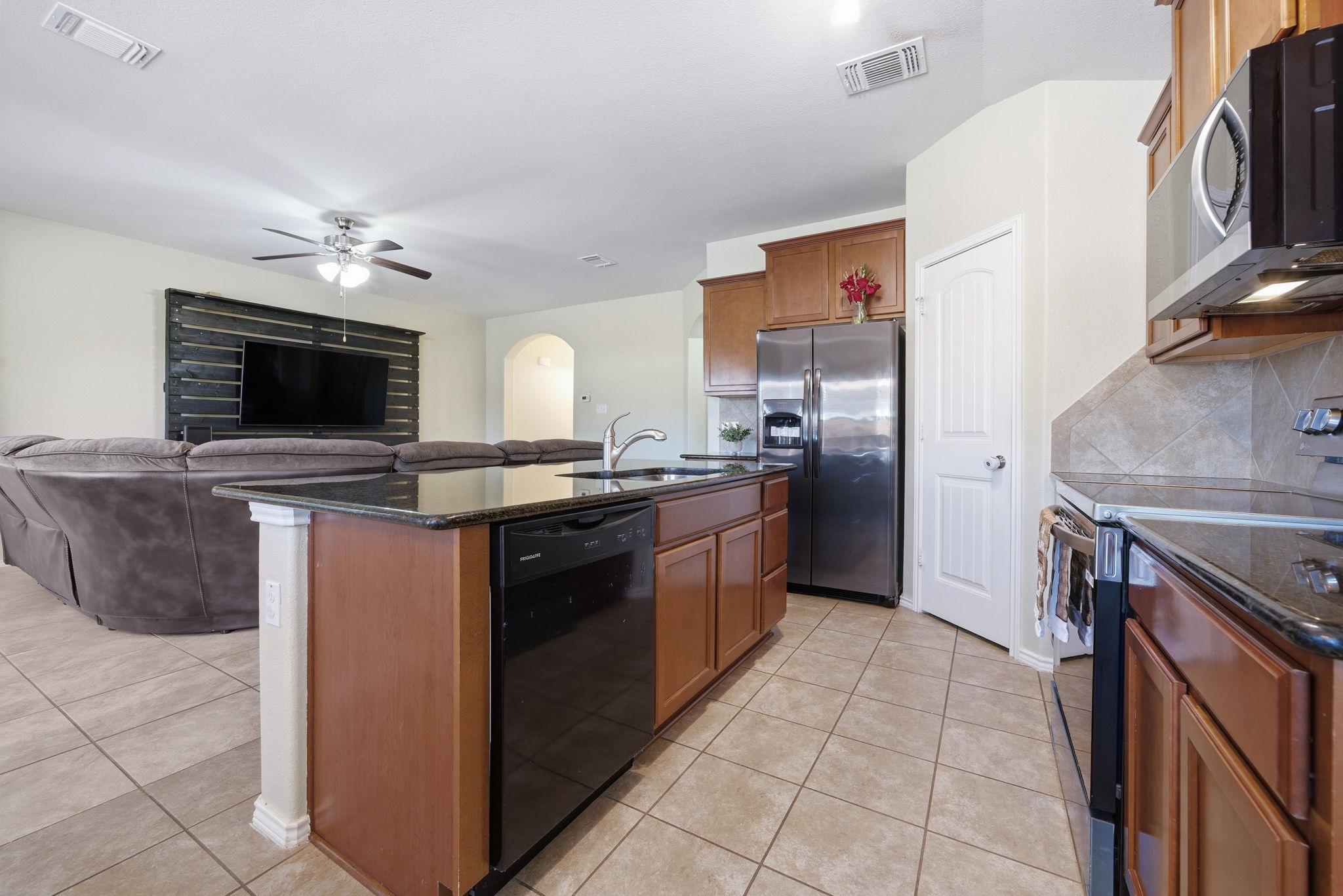 117 Hematite Ln, Jarrell, TX 76537