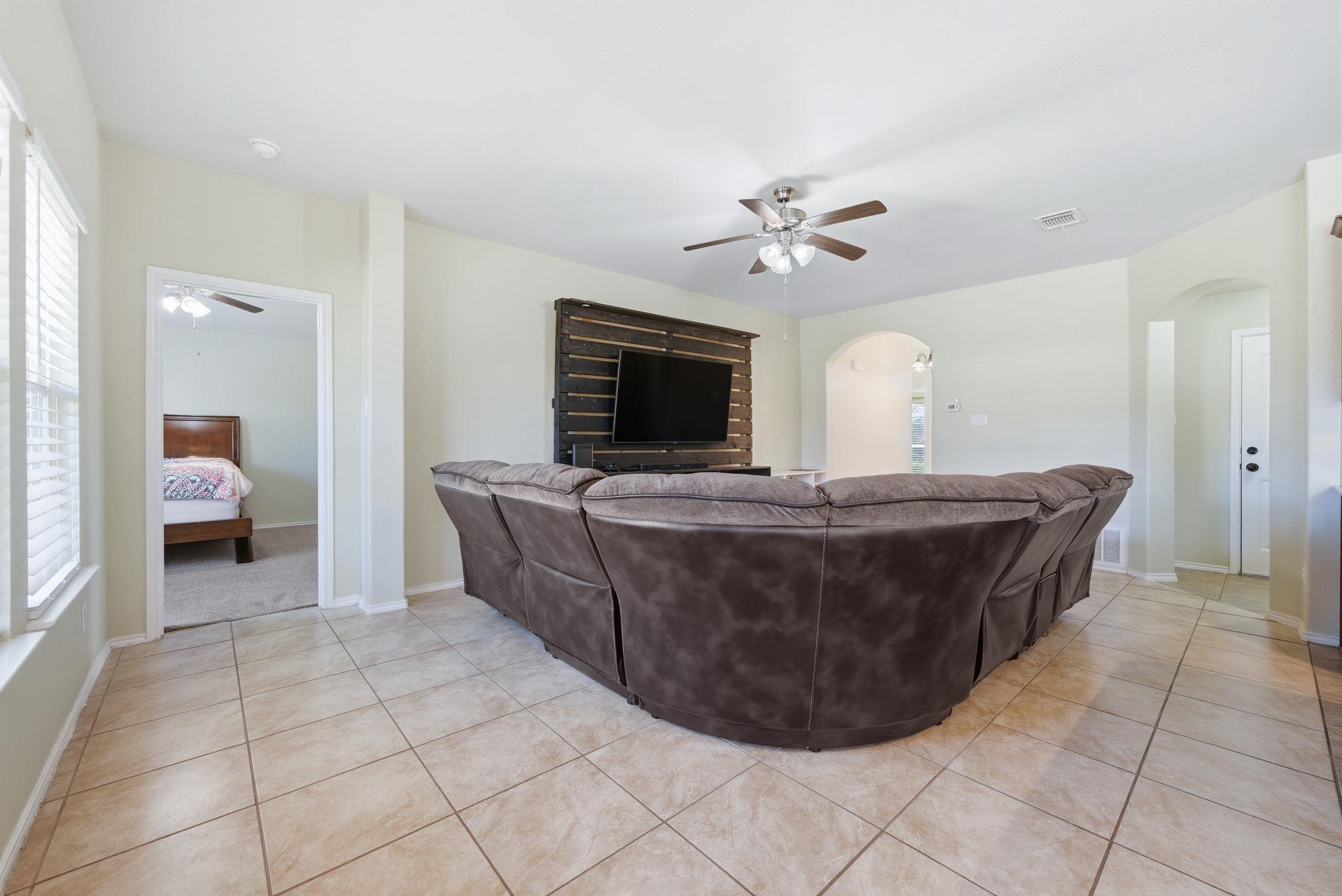 117 Hematite Ln, Jarrell, TX 76537