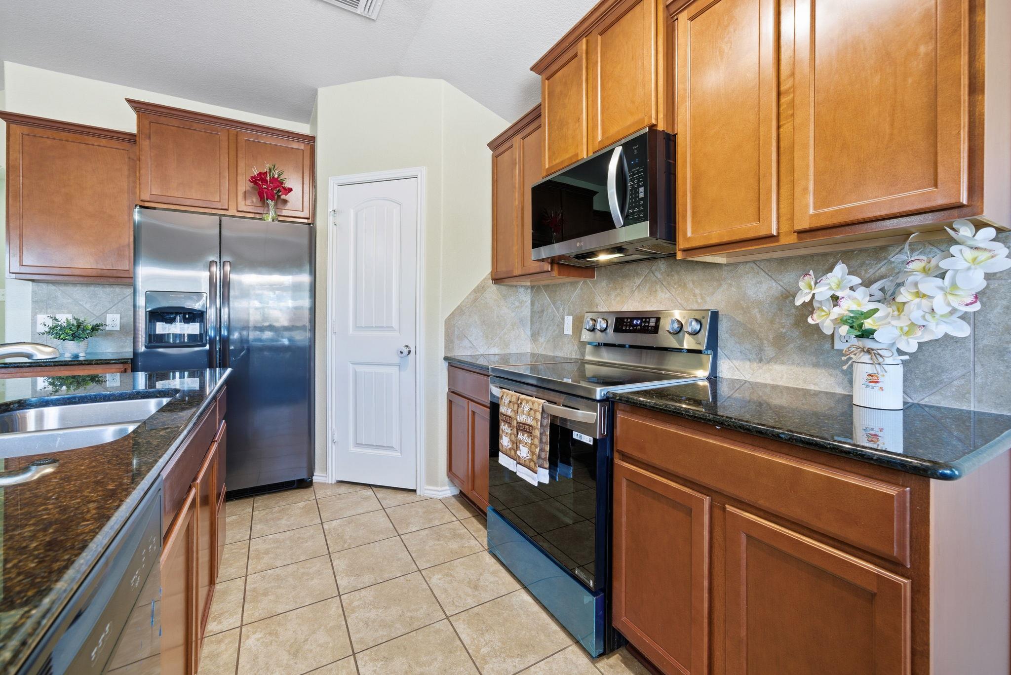 117 Hematite Ln, Jarrell, TX 76537