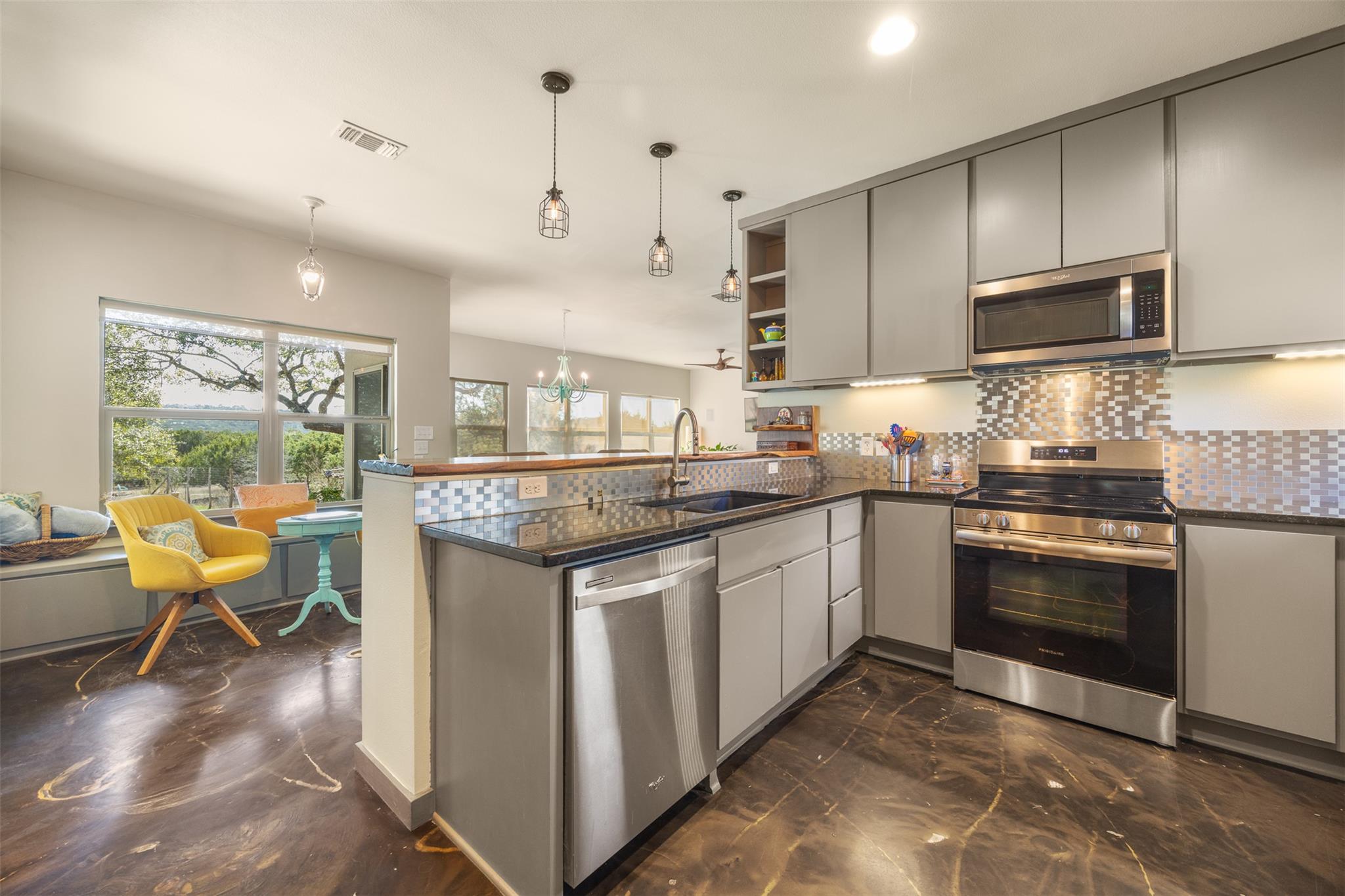 609 Las Colinas Dr, Wimberley, TX 78676