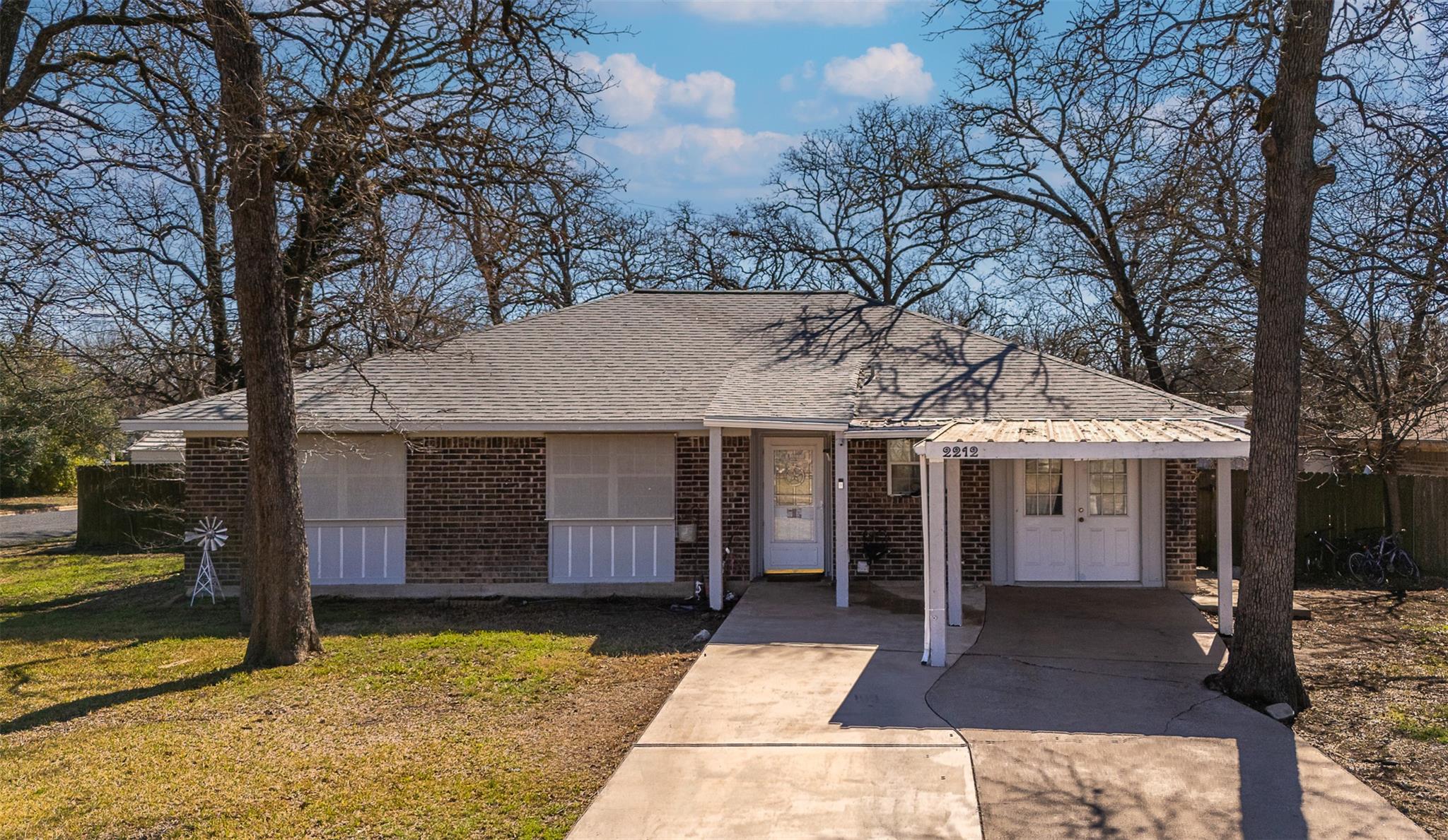 2212 Teton Dr, Bryan, TX 77803