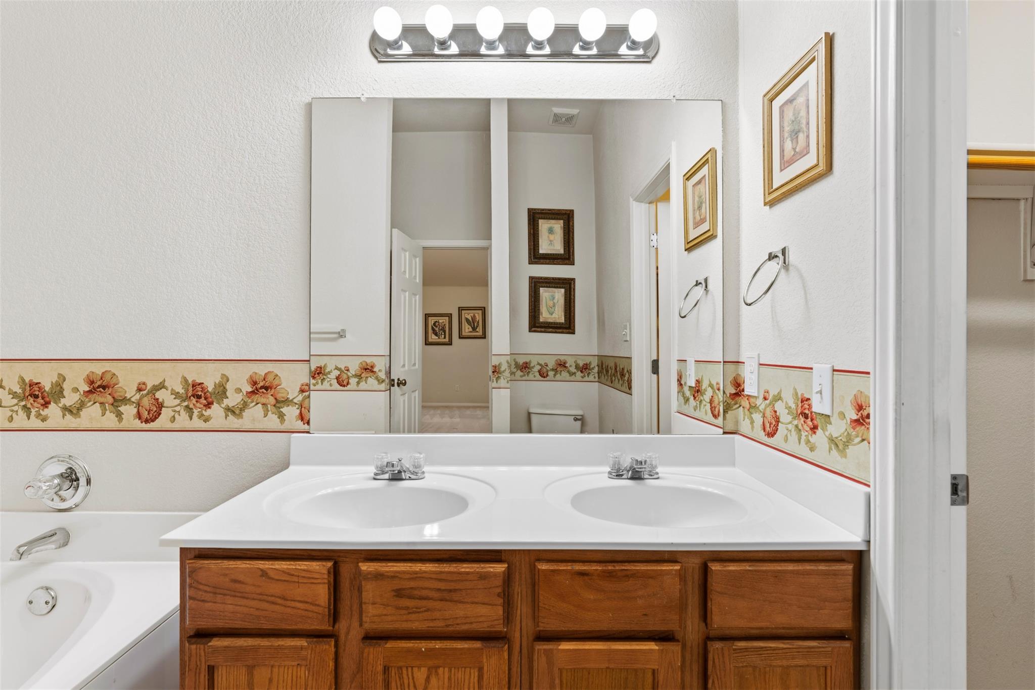 1156 Woodlands Dr, Kyle, TX 78640