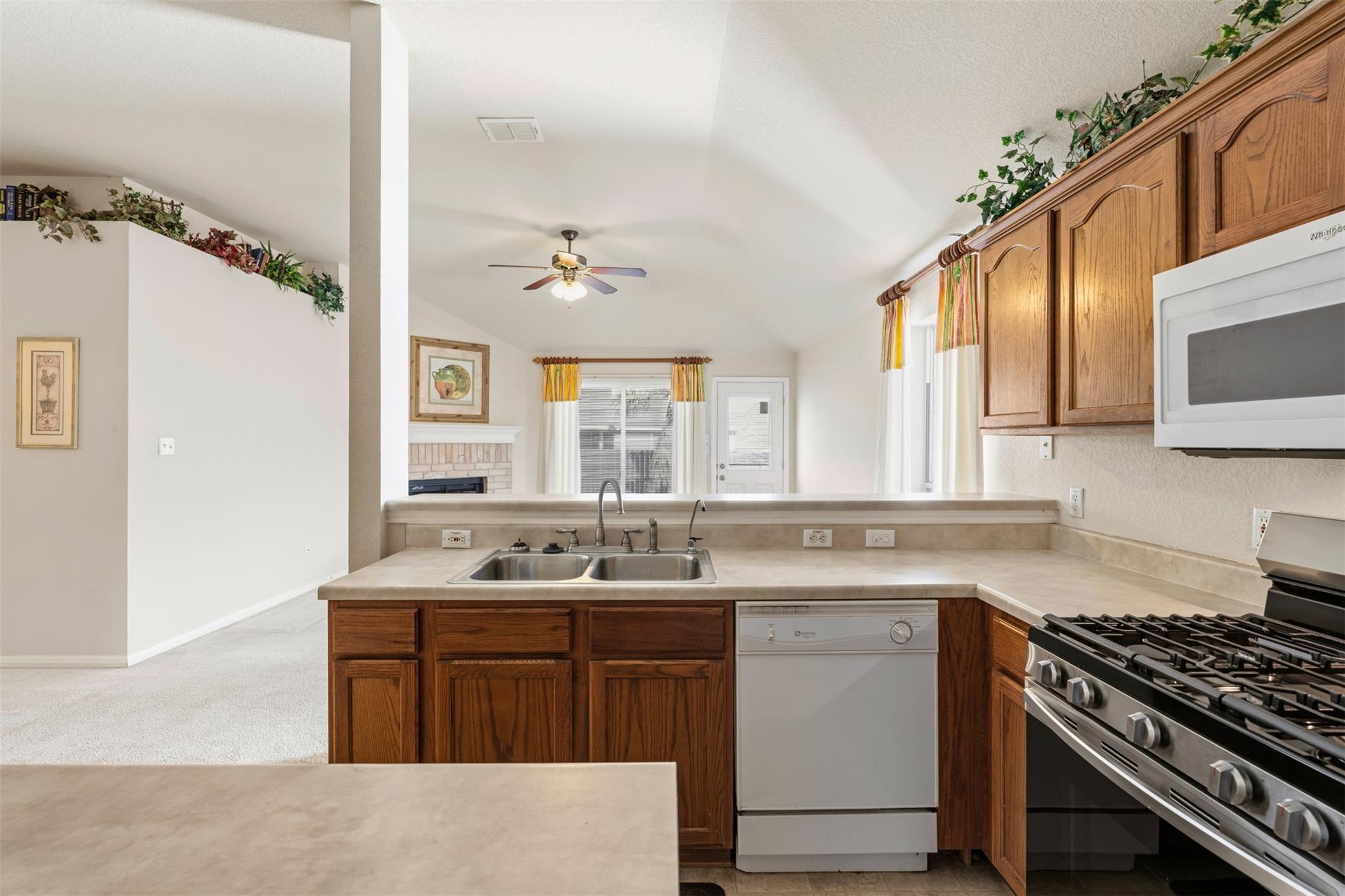 1156 Woodlands Dr, Kyle, TX 78640