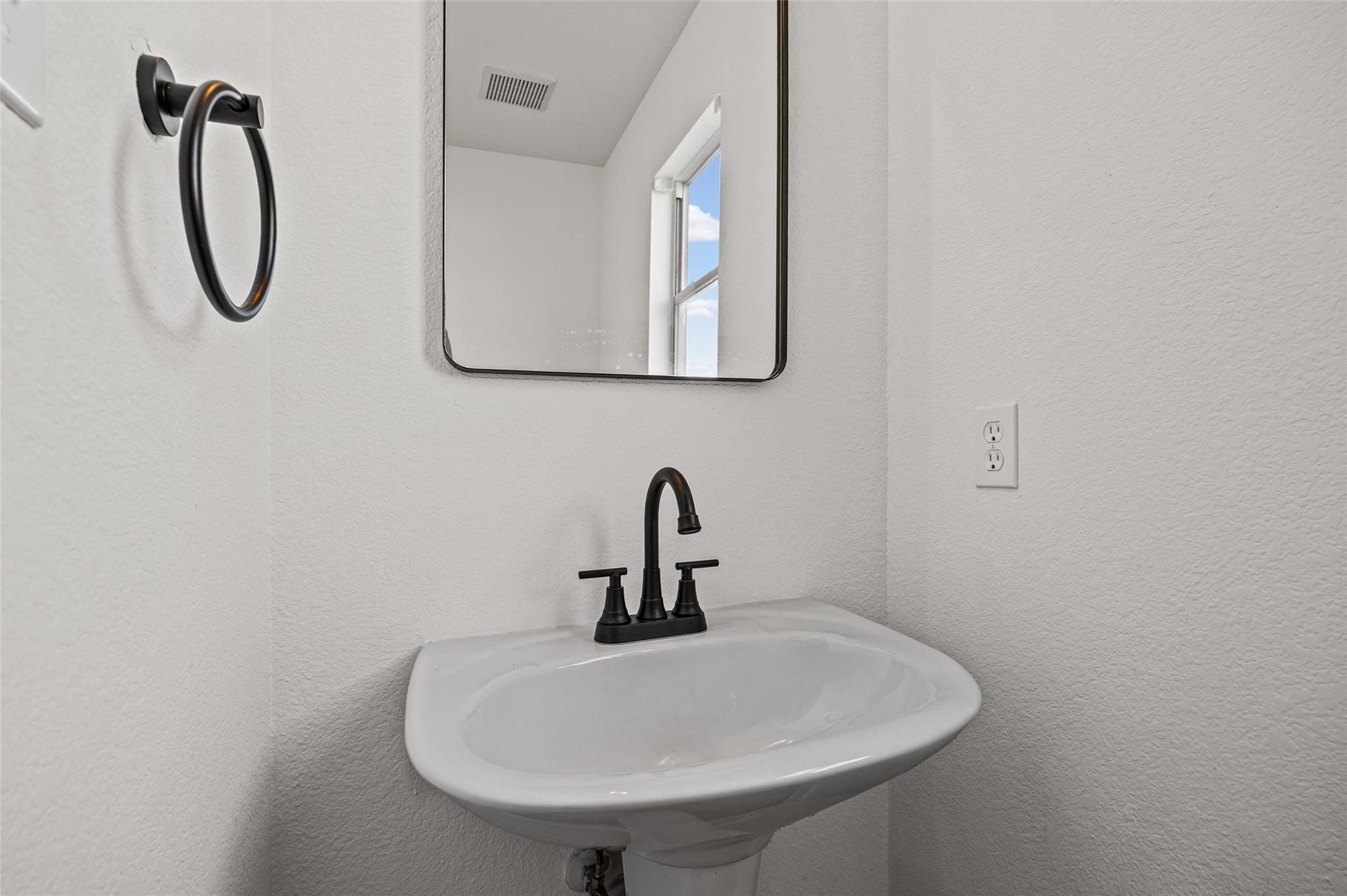 2206 Canvas Back Dr, Taylor, TX 76574