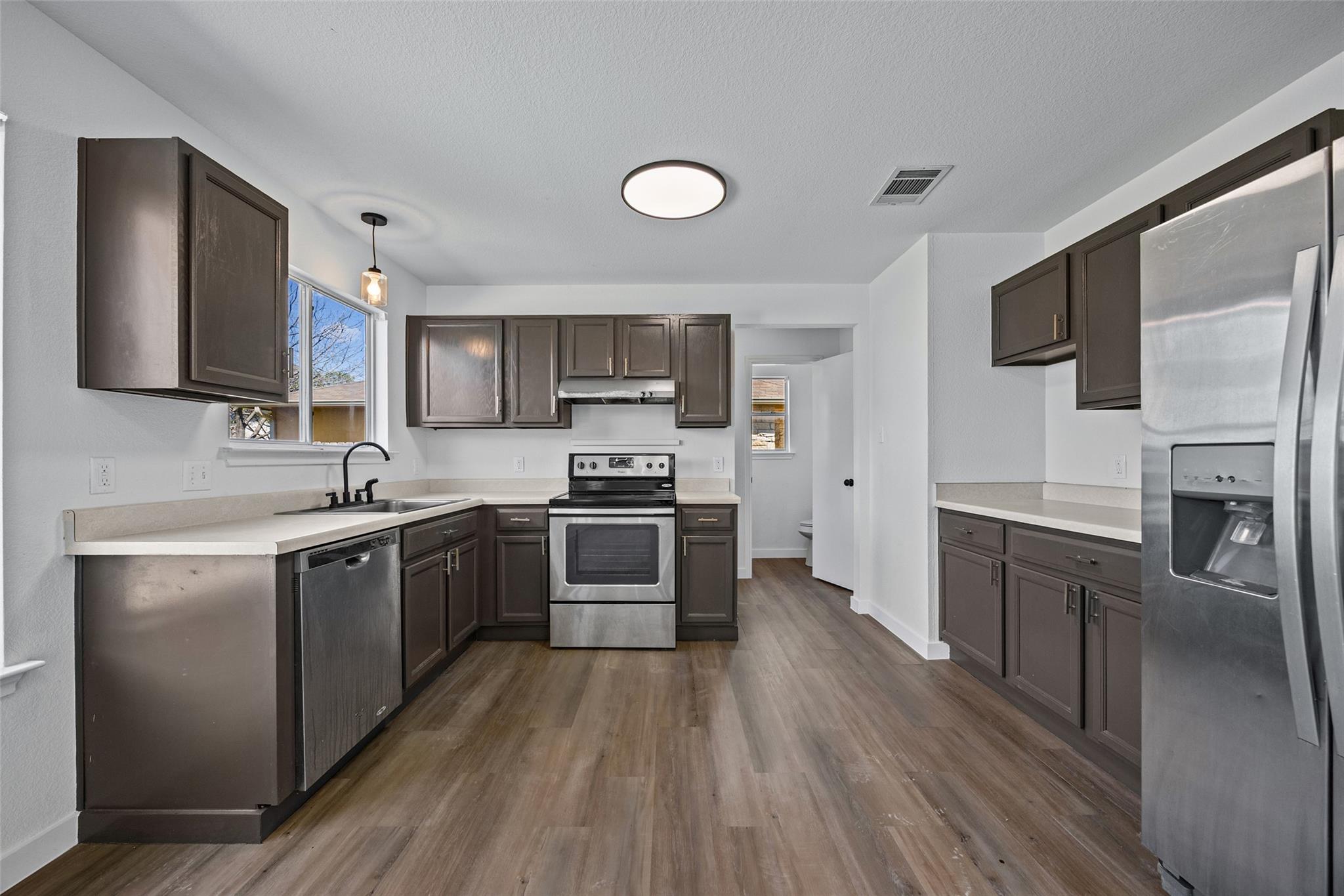 2206 Canvas Back Dr, Taylor, TX 76574