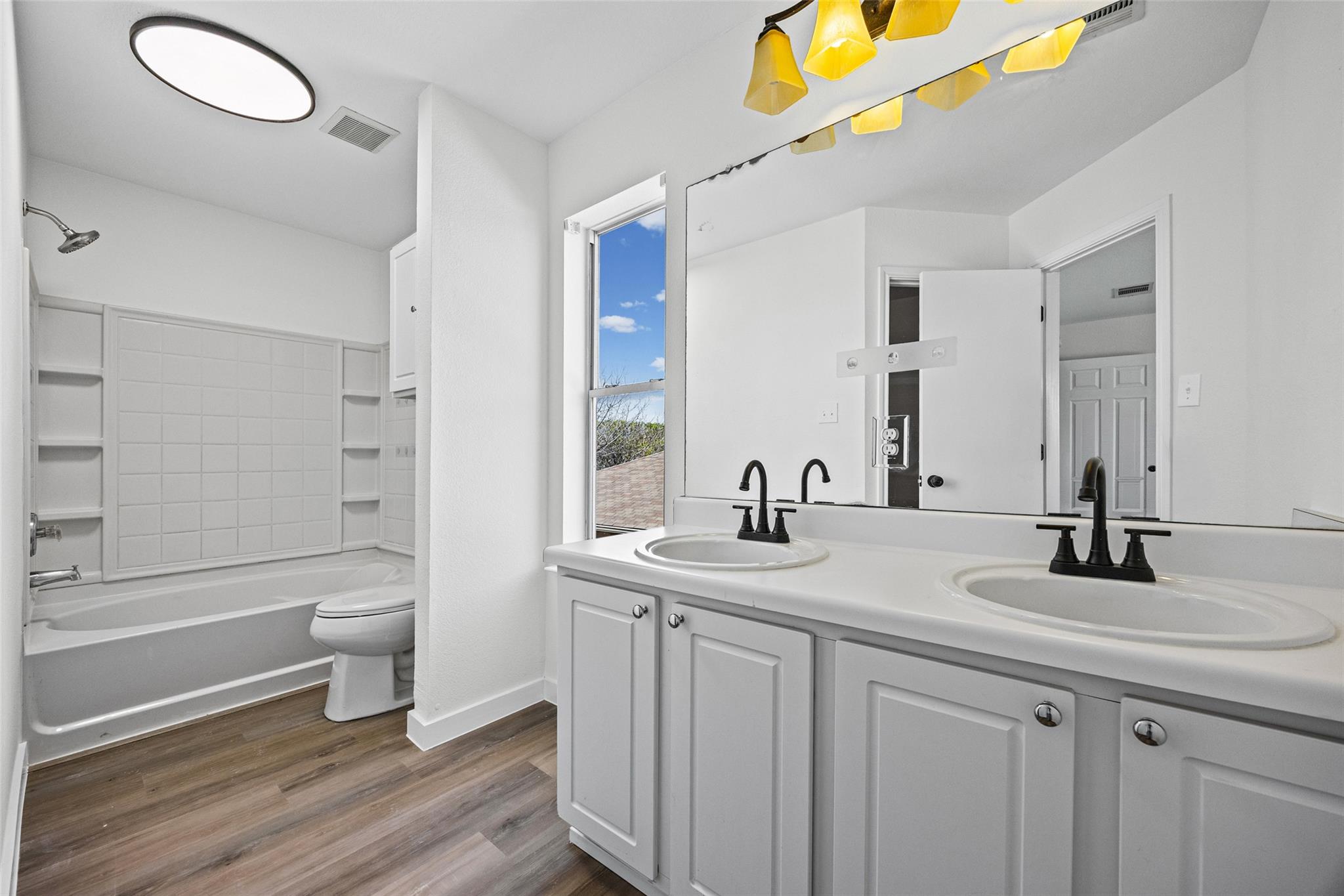 2206 Canvas Back Dr, Taylor, TX 76574