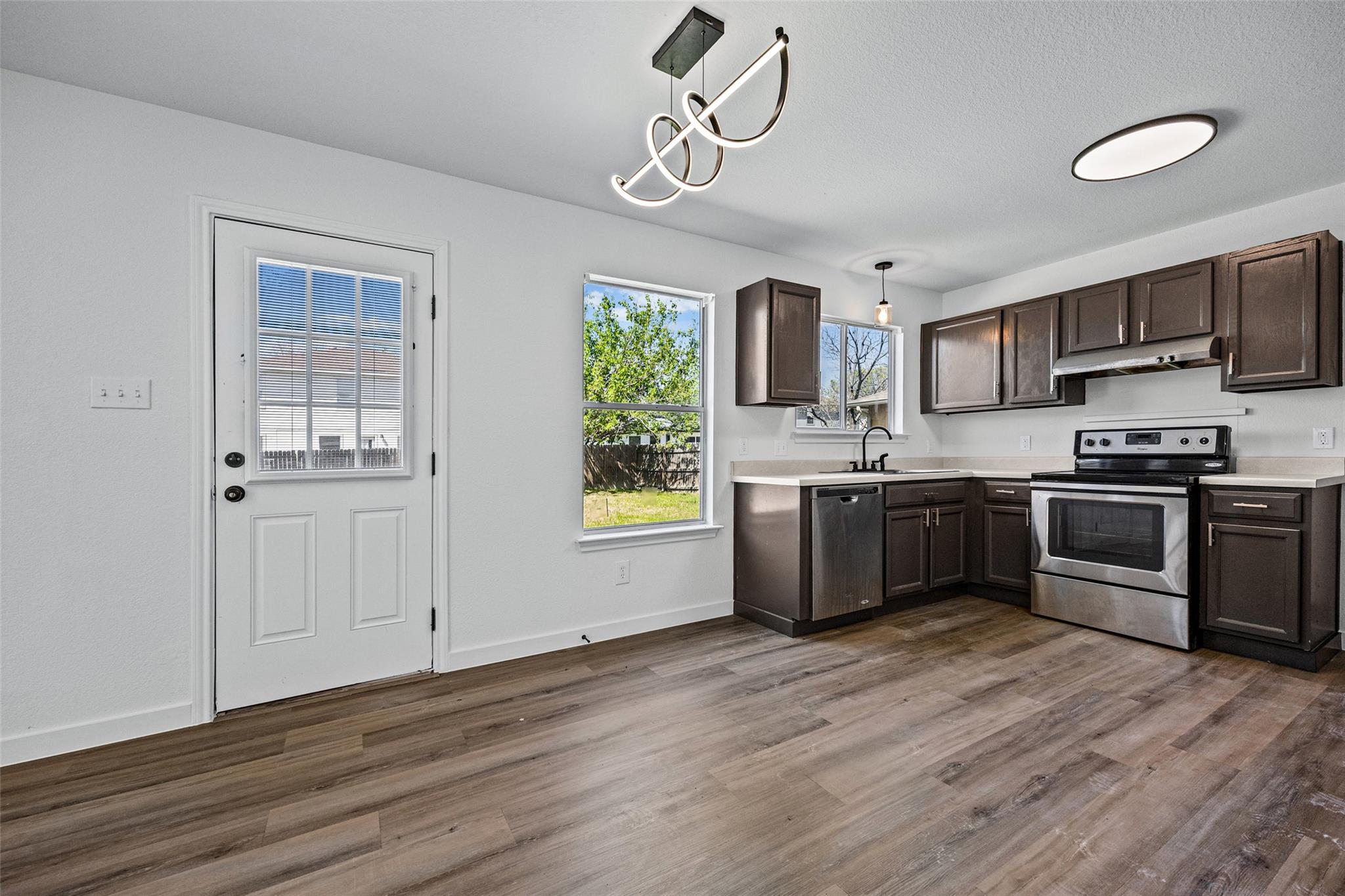 2206 Canvas Back Dr, Taylor, TX 76574