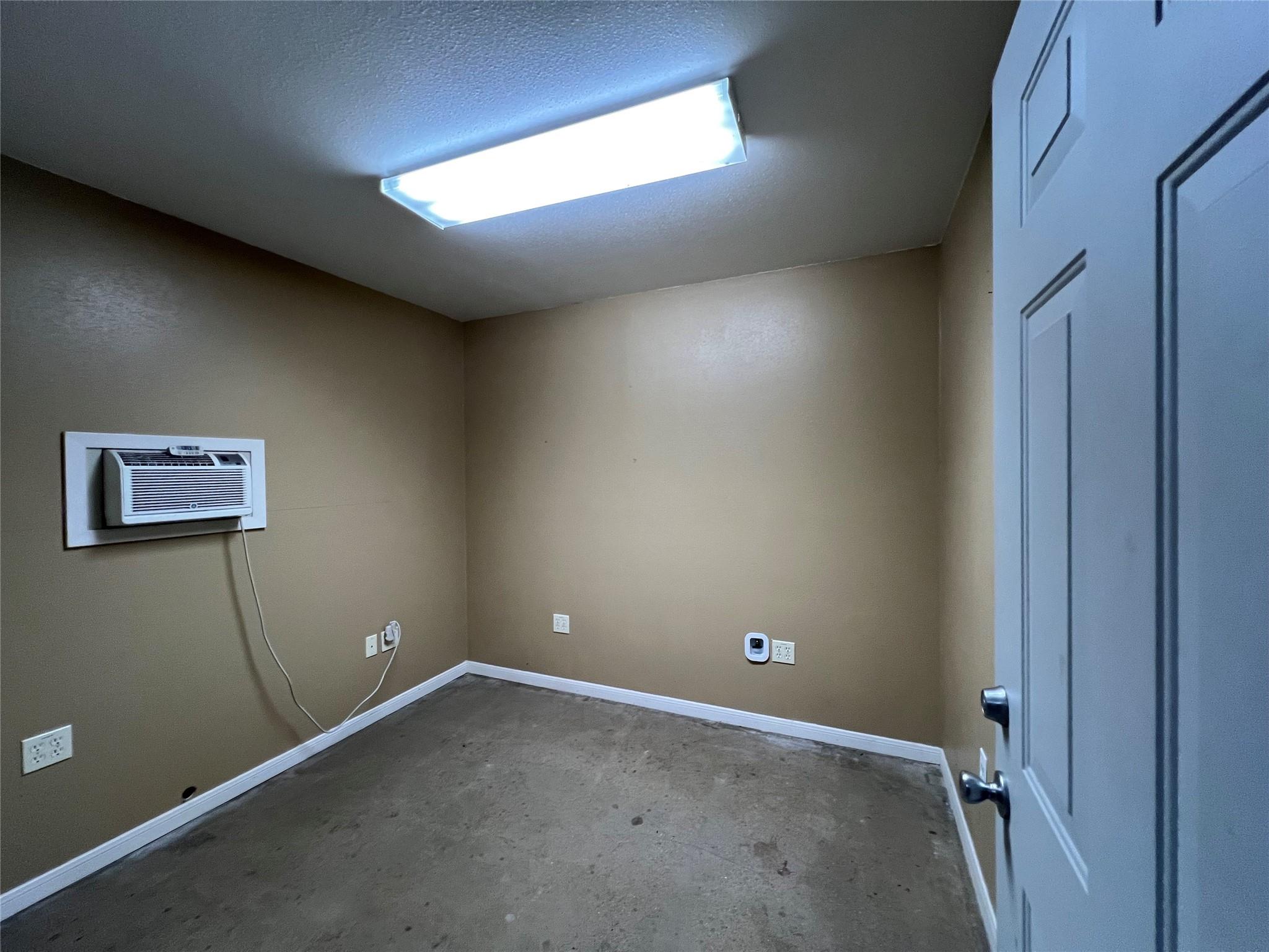 408 E 2nd St, Taylor, TX 76574