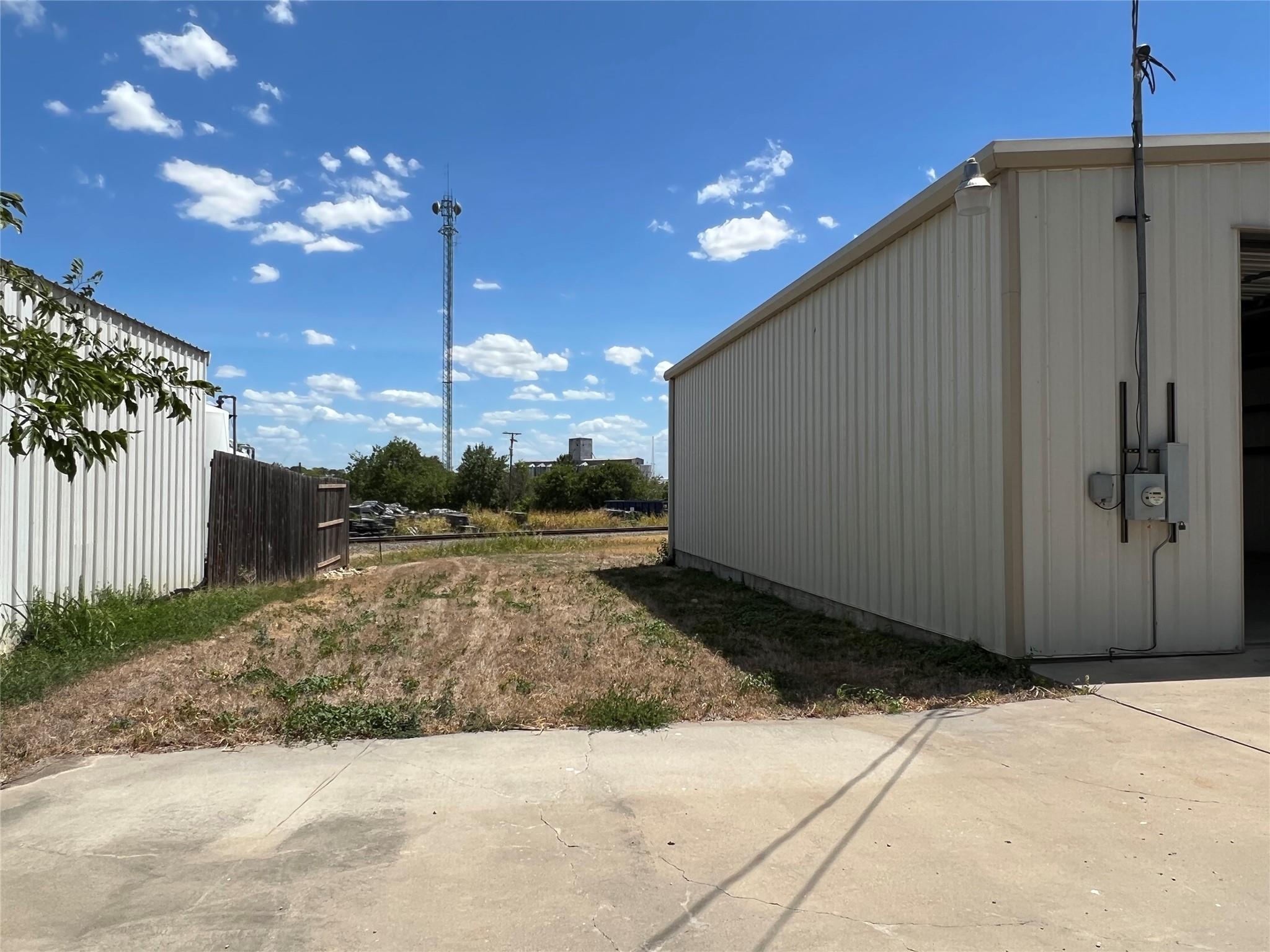 408 E 2nd St, Taylor, TX 76574