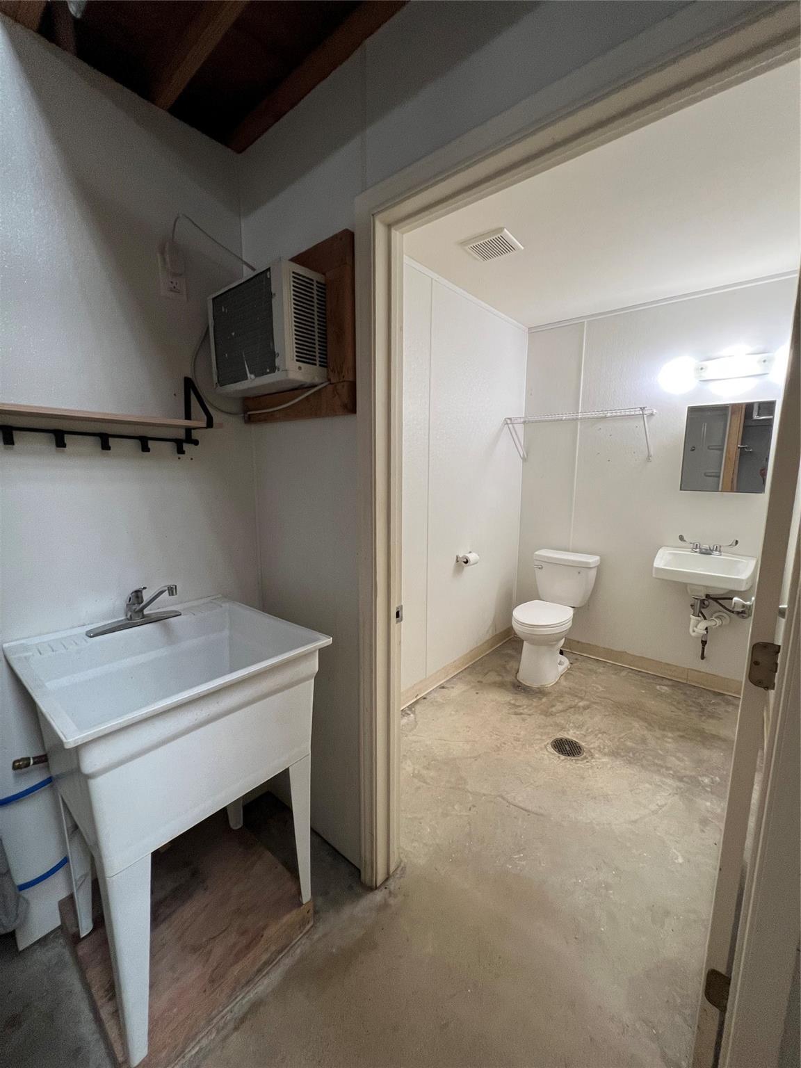 408 E 2nd St, Taylor, TX 76574