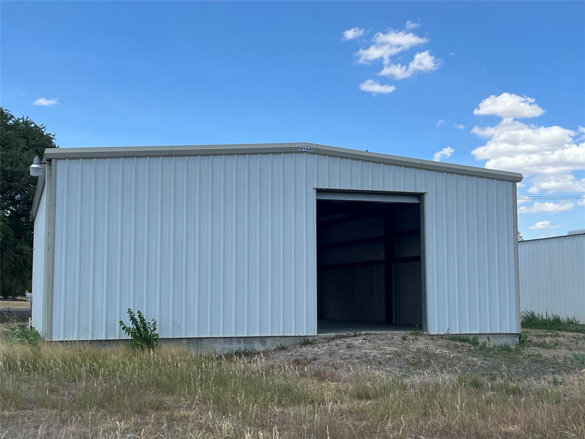 408 E 2nd St, Taylor, TX 76574