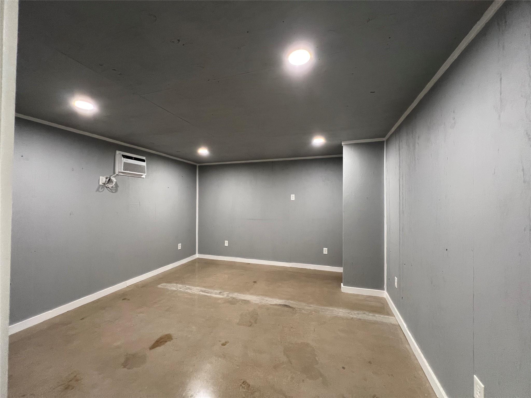 408 E 2nd St, Taylor, TX 76574