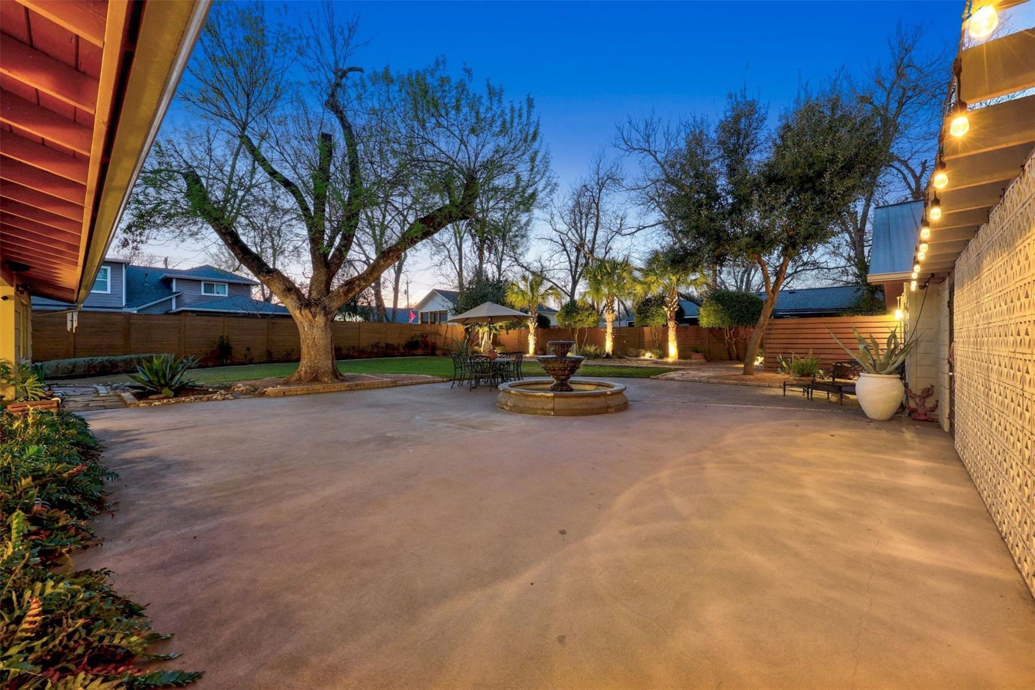 1405 E 18th St, Georgetown, TX 78626