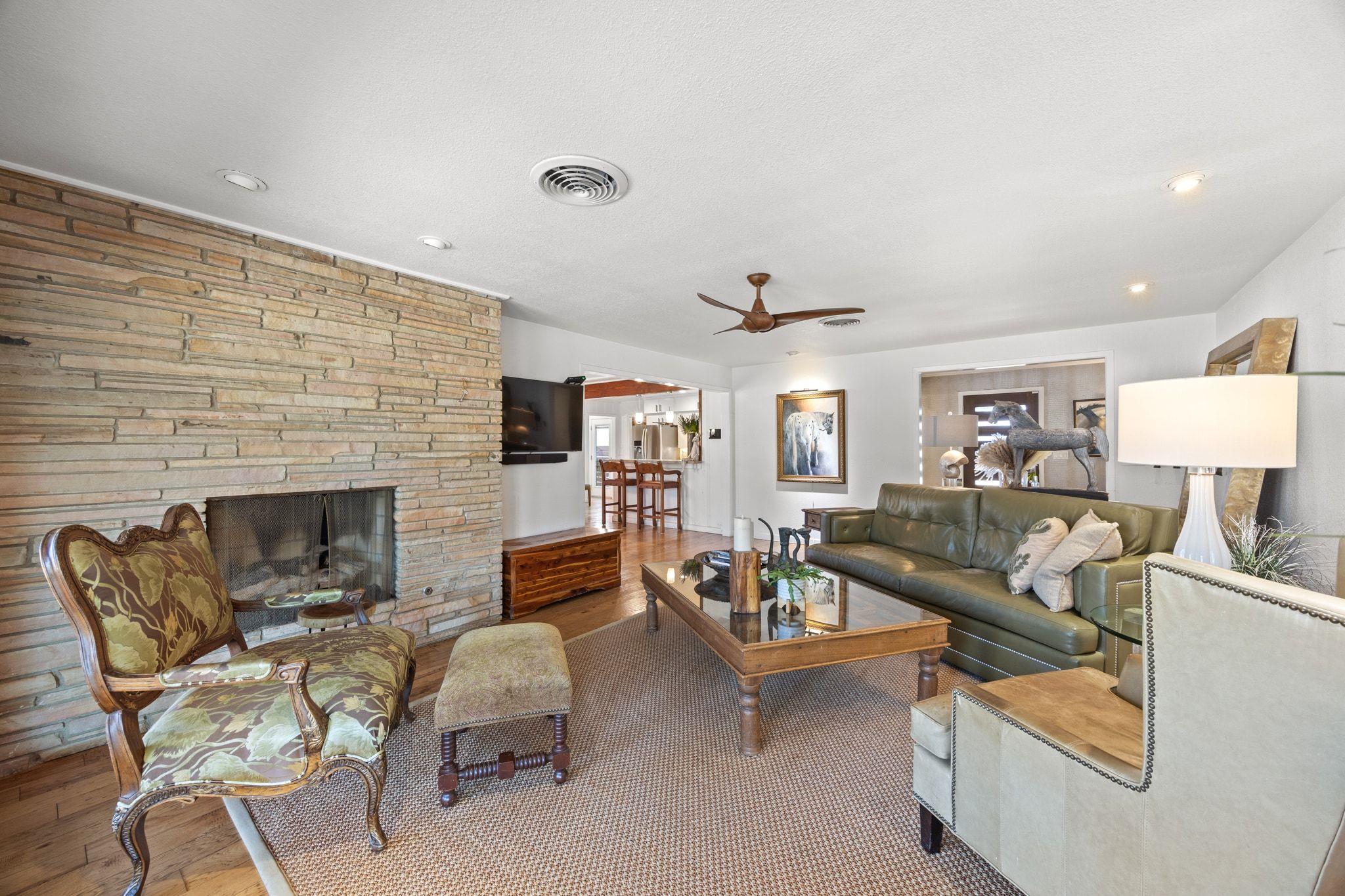 1405 E 18th St, Georgetown, TX 78626