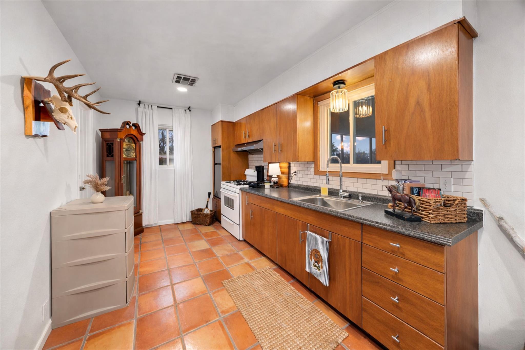 1405 E 18th St, Georgetown, TX 78626