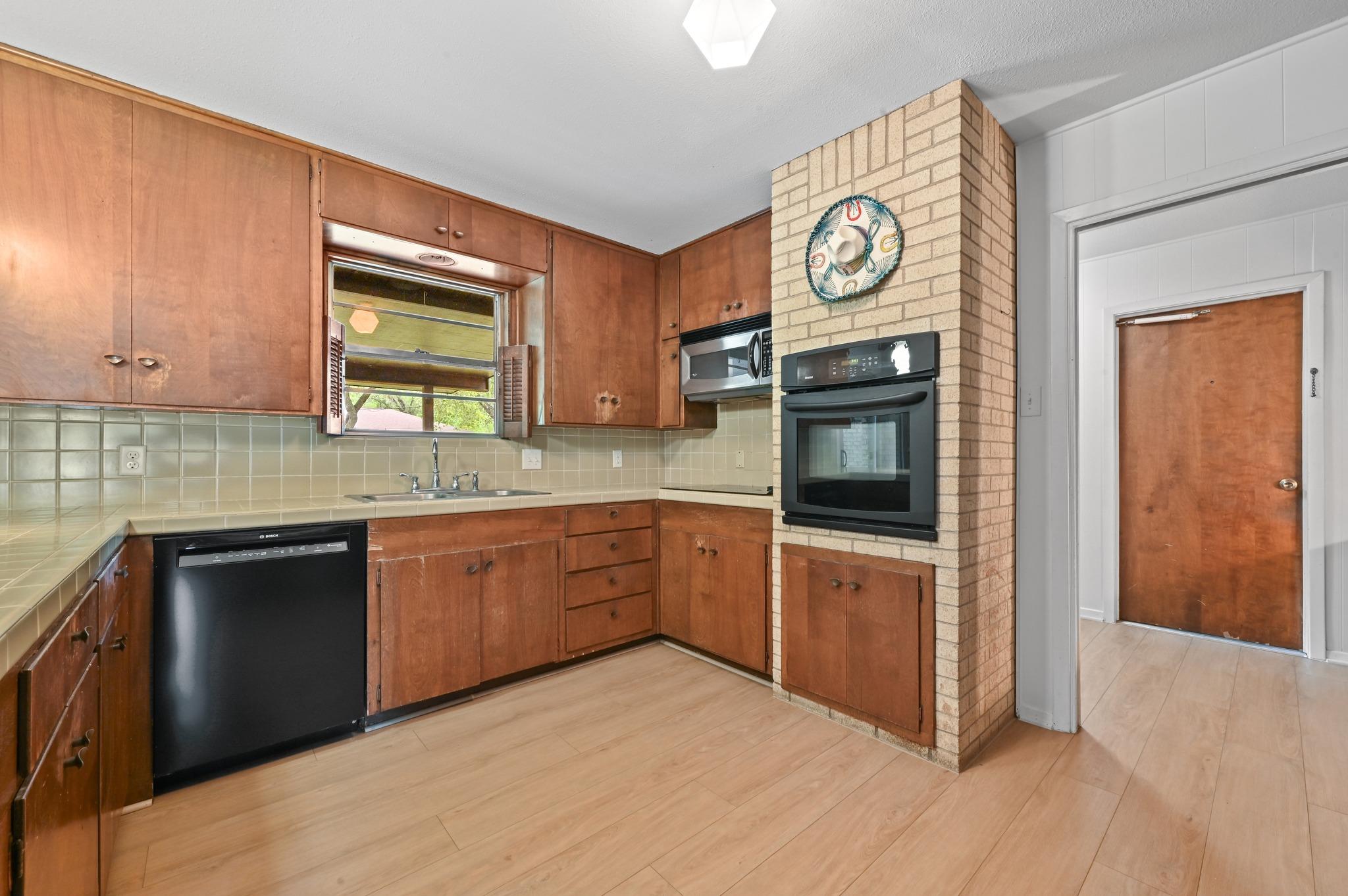 908 Vogel Dr, Lockhart, TX 78644