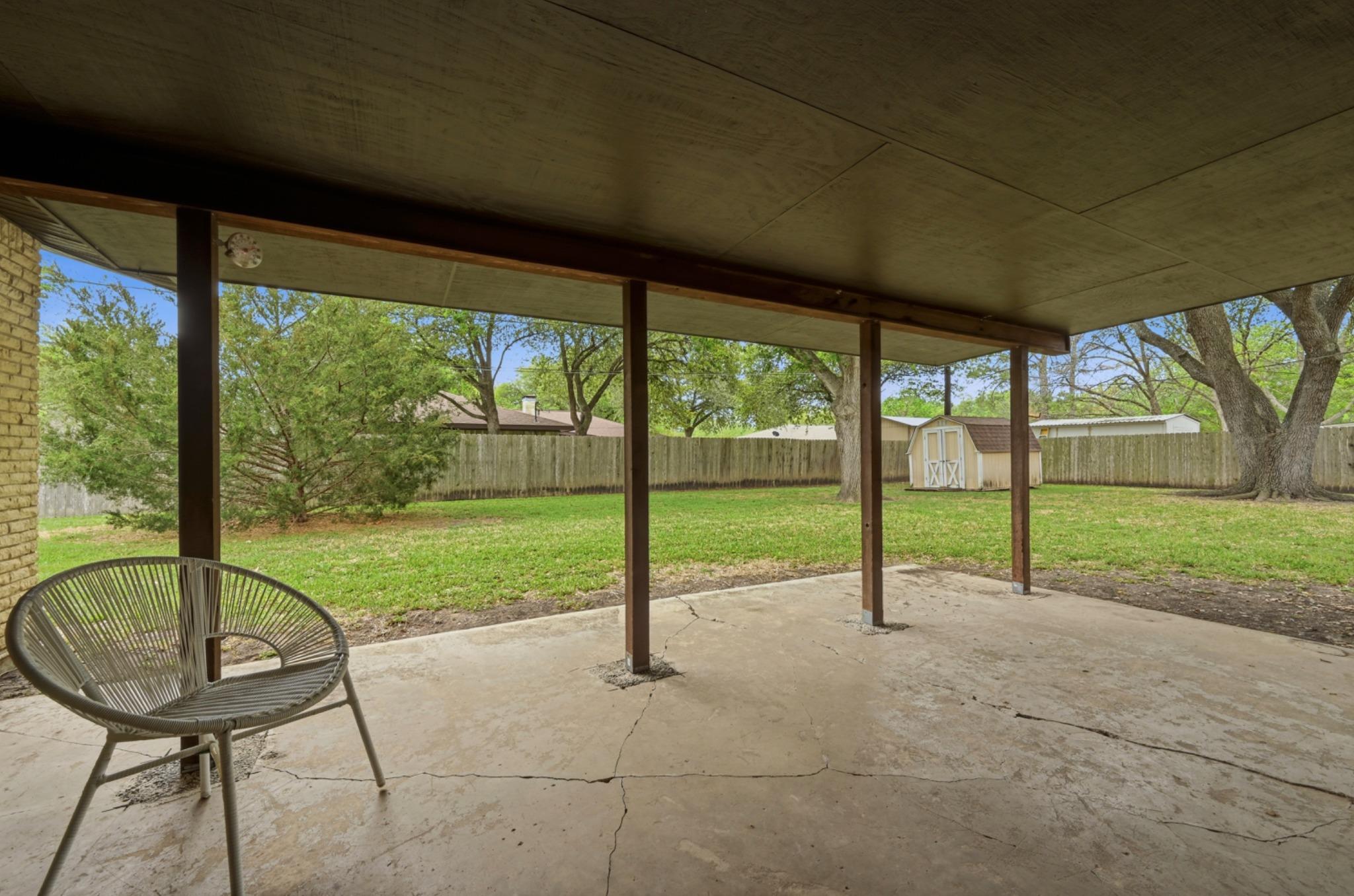 908 Vogel Dr, Lockhart, TX 78644