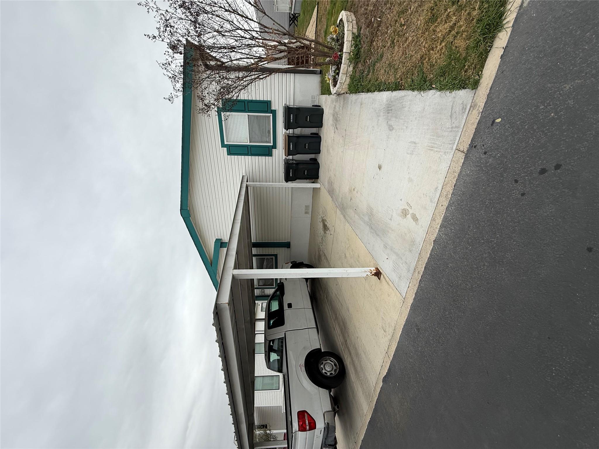 142 EAGLE CREEK Dr, Kyle, TX 78640