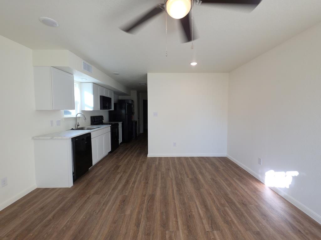 2002 W 2nd St # 500, Taylor, TX 76574