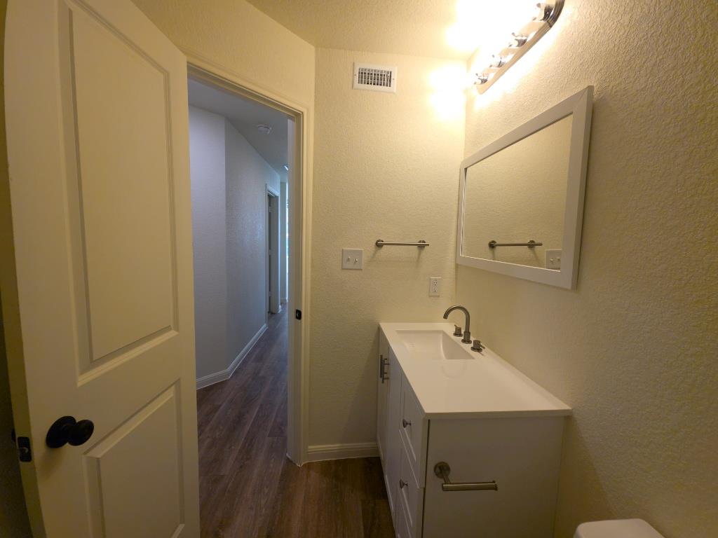 2002 W 2nd St # 500, Taylor, TX 76574