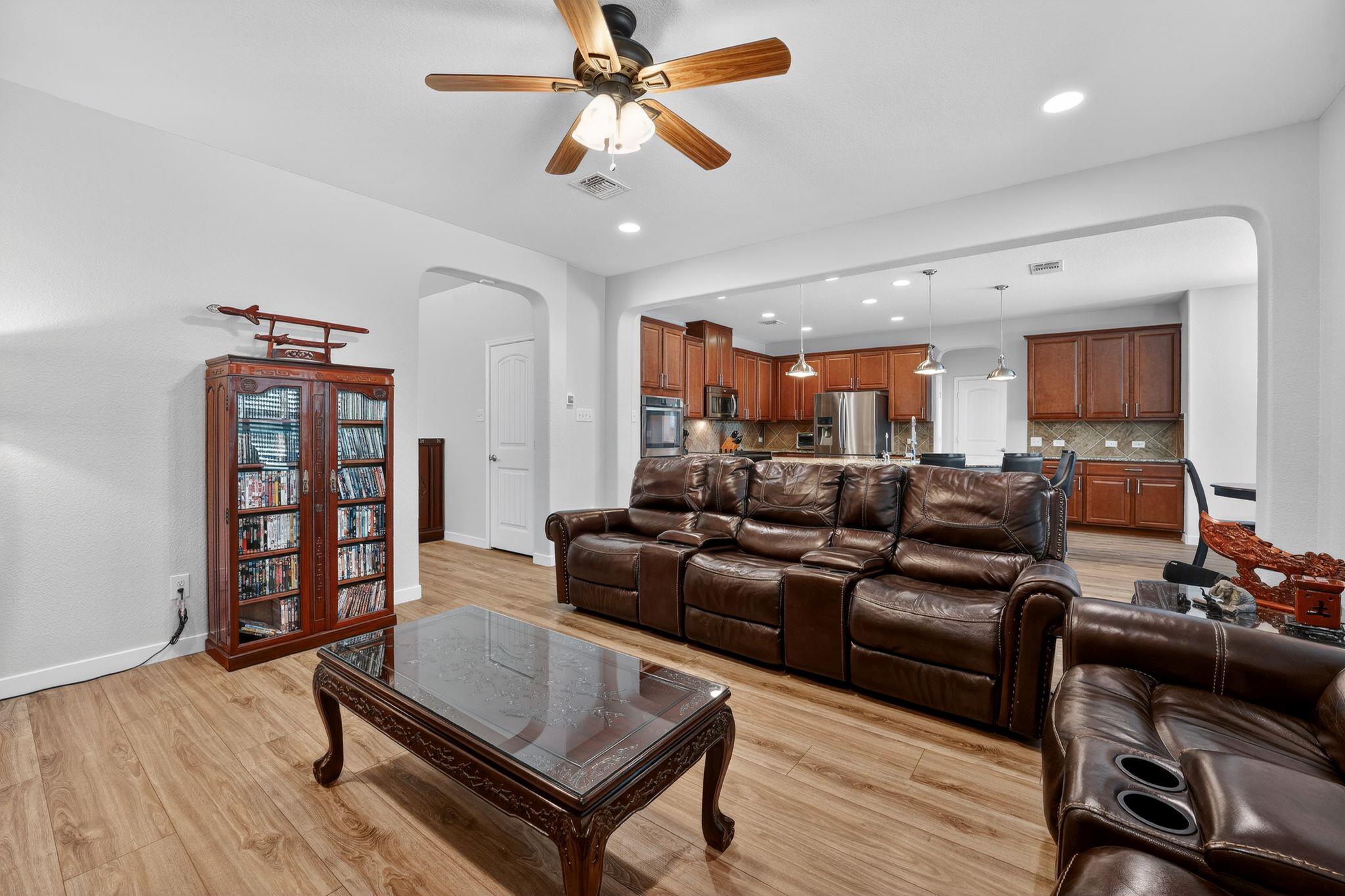 1124 Calla Lily Blvd, Leander, TX 78641