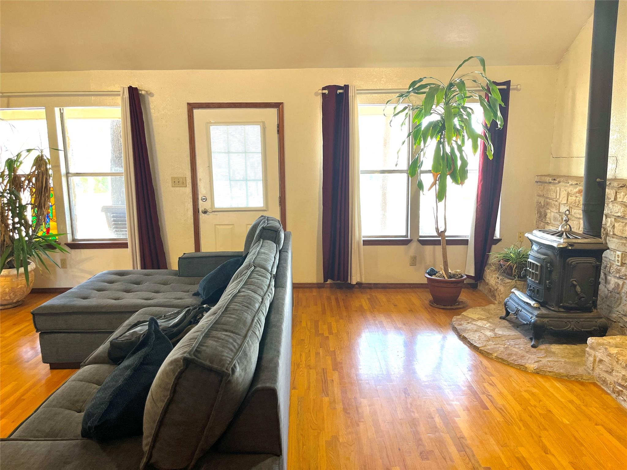 251 Milam Ln, Bastrop, TX 78602