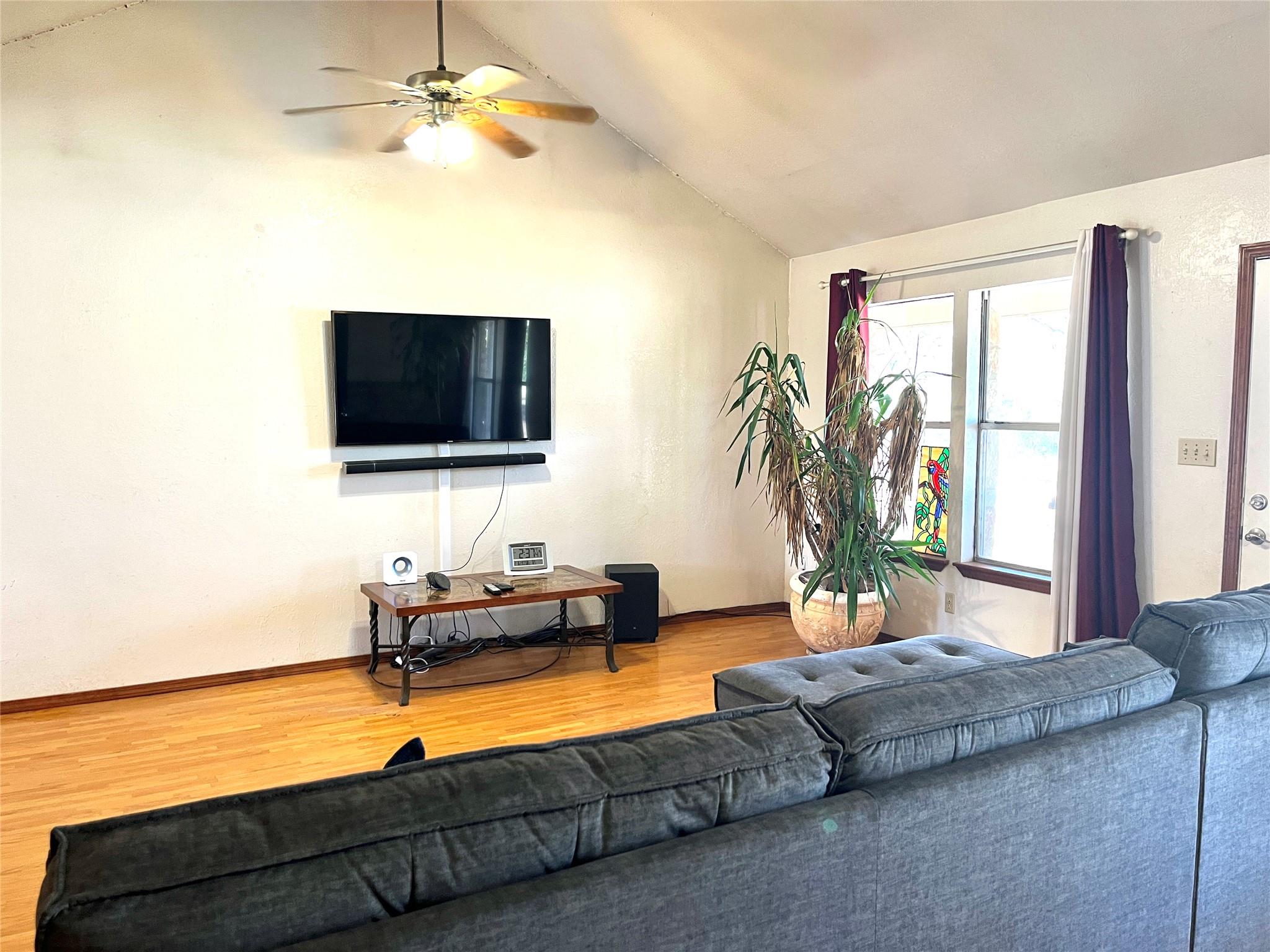 251 Milam Ln, Bastrop, TX 78602