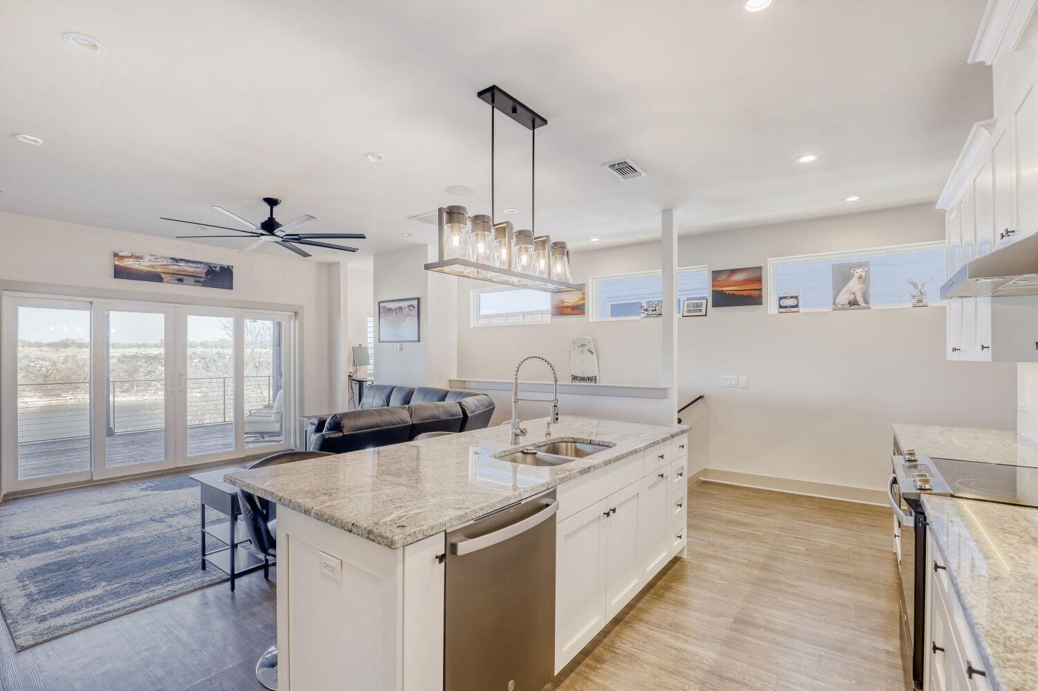 1239 Lakeshore Dr, Spicewood, TX 78669