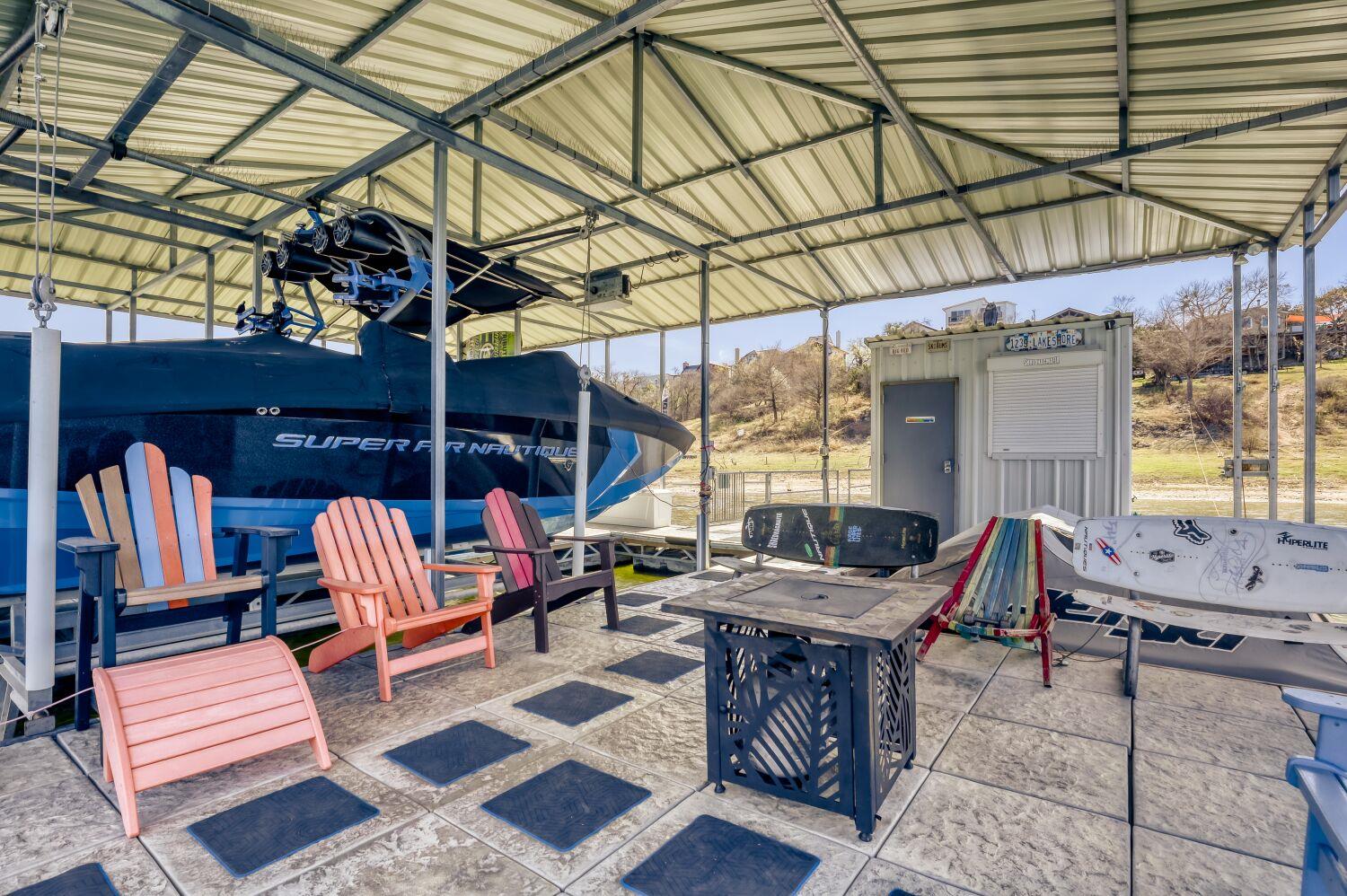 1239 Lakeshore Dr, Spicewood, TX 78669