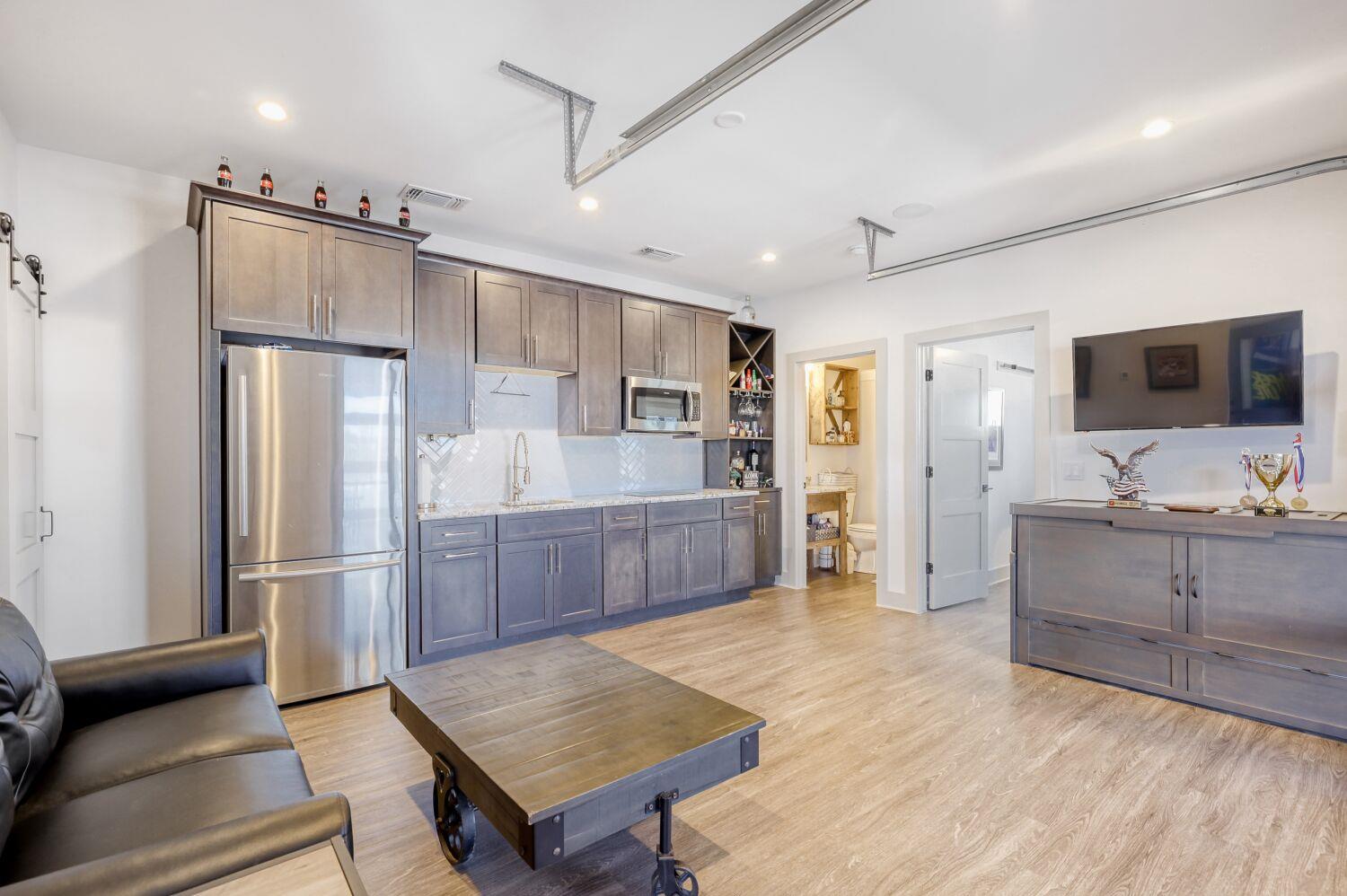 1239 Lakeshore Dr, Spicewood, TX 78669