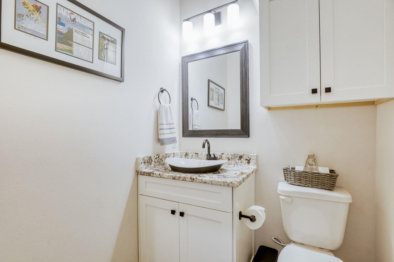 1239 Lakeshore Dr, Spicewood, TX 78669