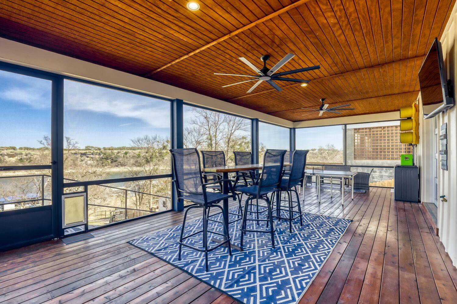 1239 Lakeshore Dr, Spicewood, TX 78669