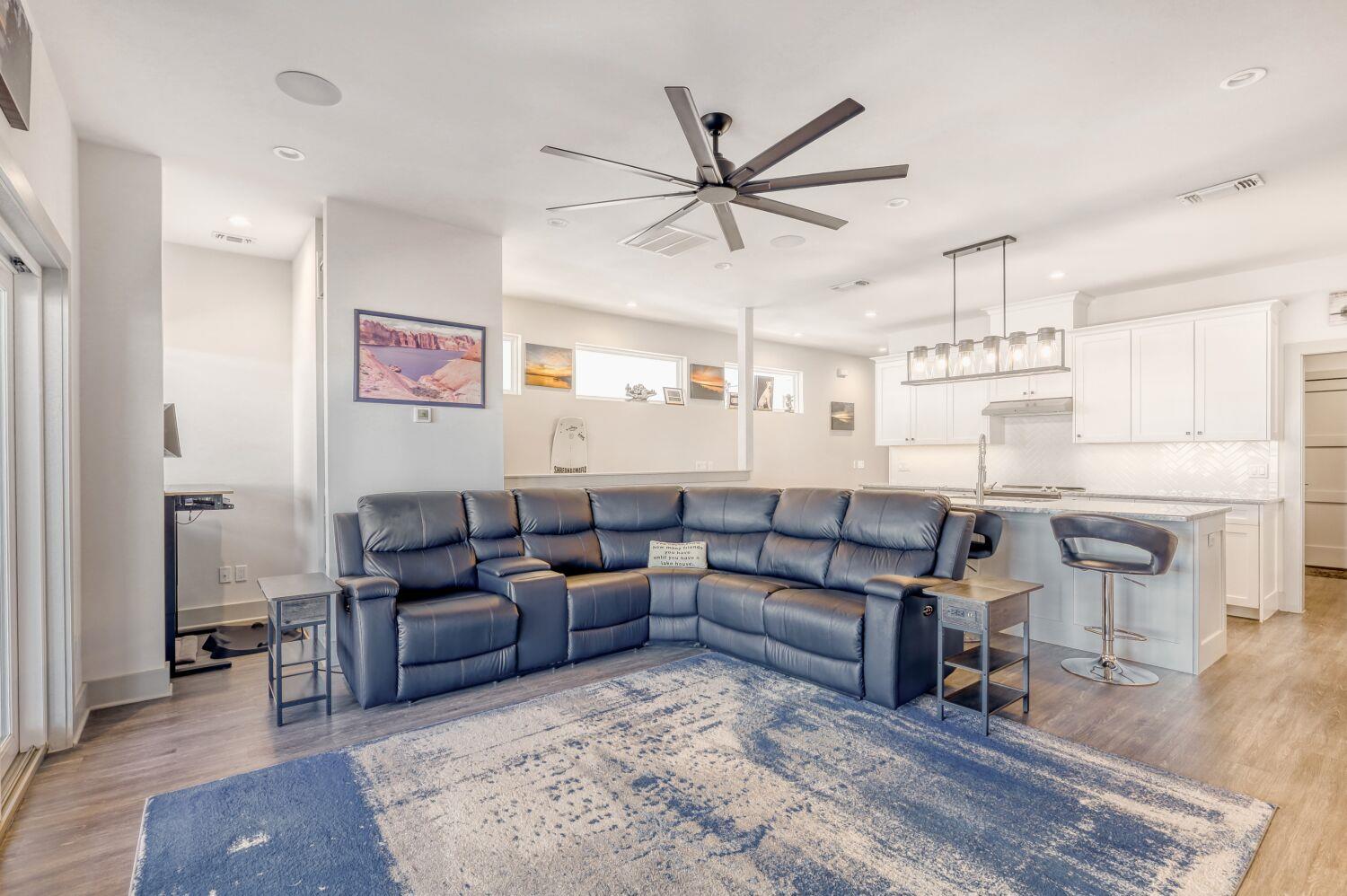 1239 Lakeshore Dr, Spicewood, TX 78669