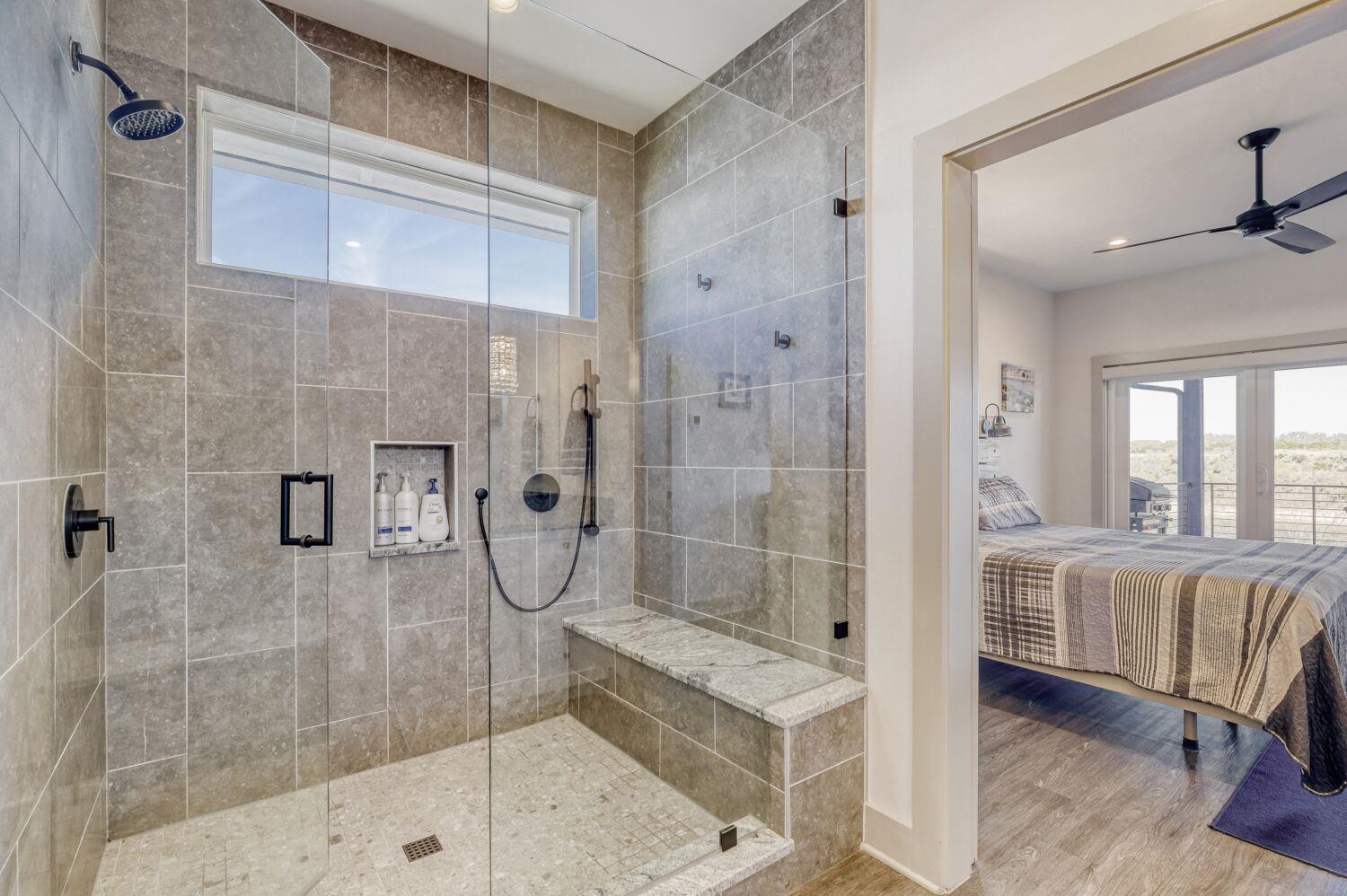 1239 Lakeshore Dr, Spicewood, TX 78669