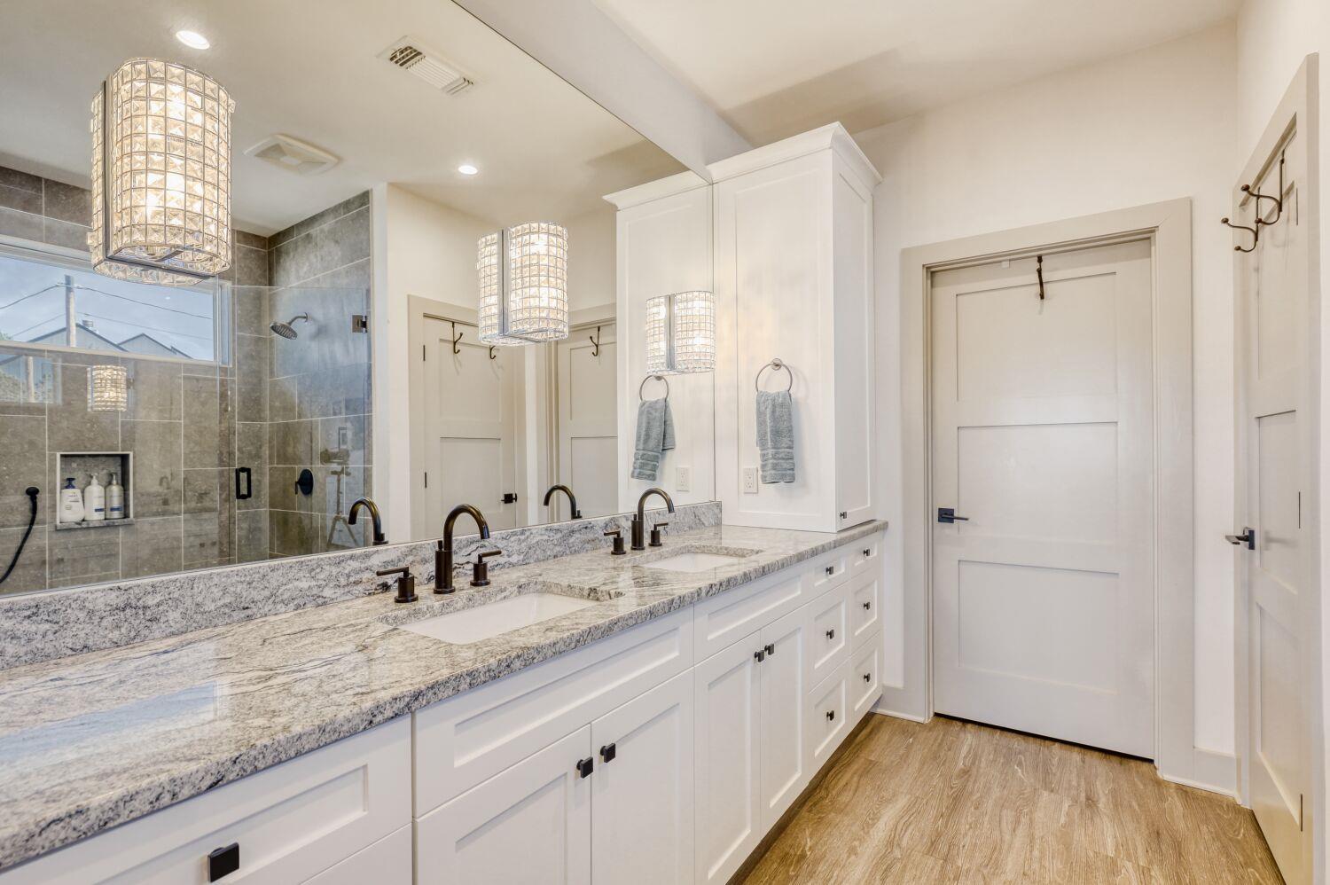 1239 Lakeshore Dr, Spicewood, TX 78669