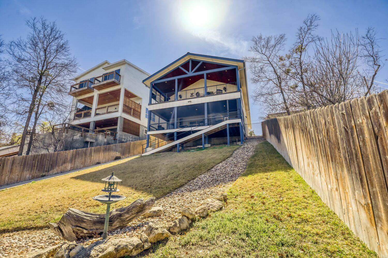 1239 Lakeshore Dr, Spicewood, TX 78669