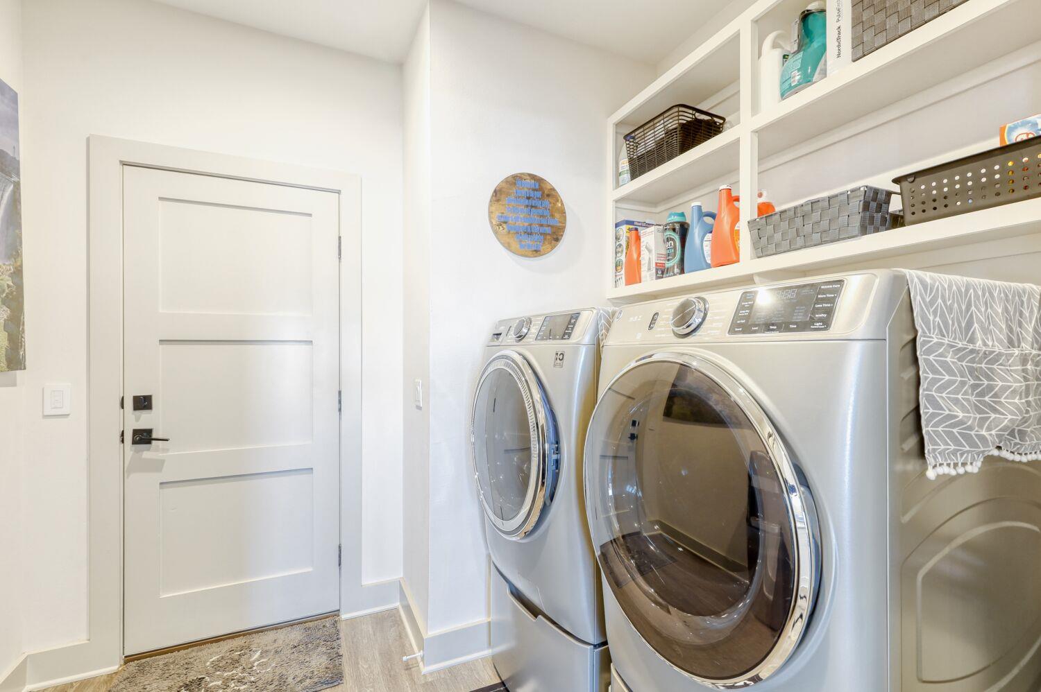 1239 Lakeshore Dr, Spicewood, TX 78669