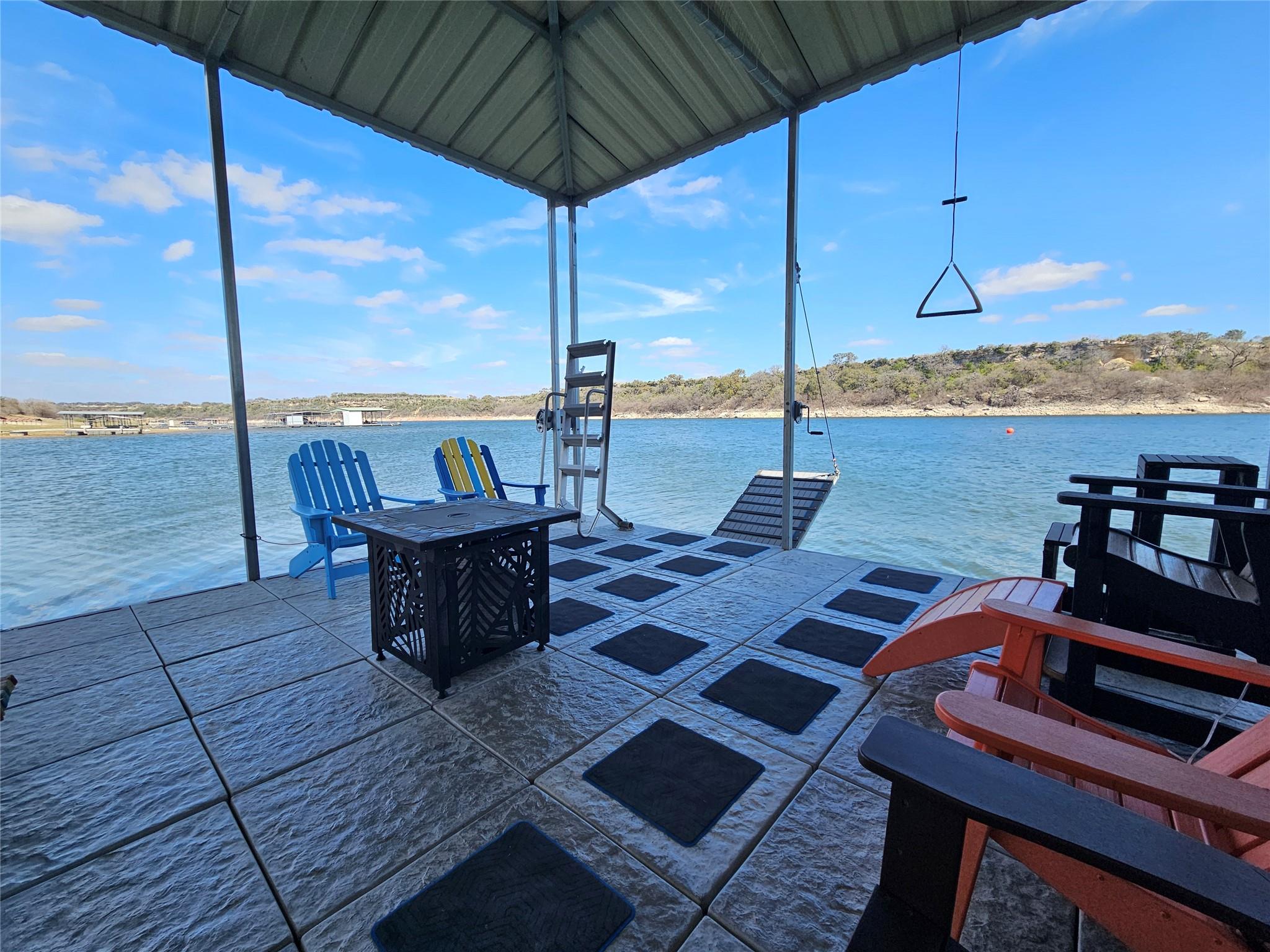 1239 Lakeshore Dr, Spicewood, TX 78669