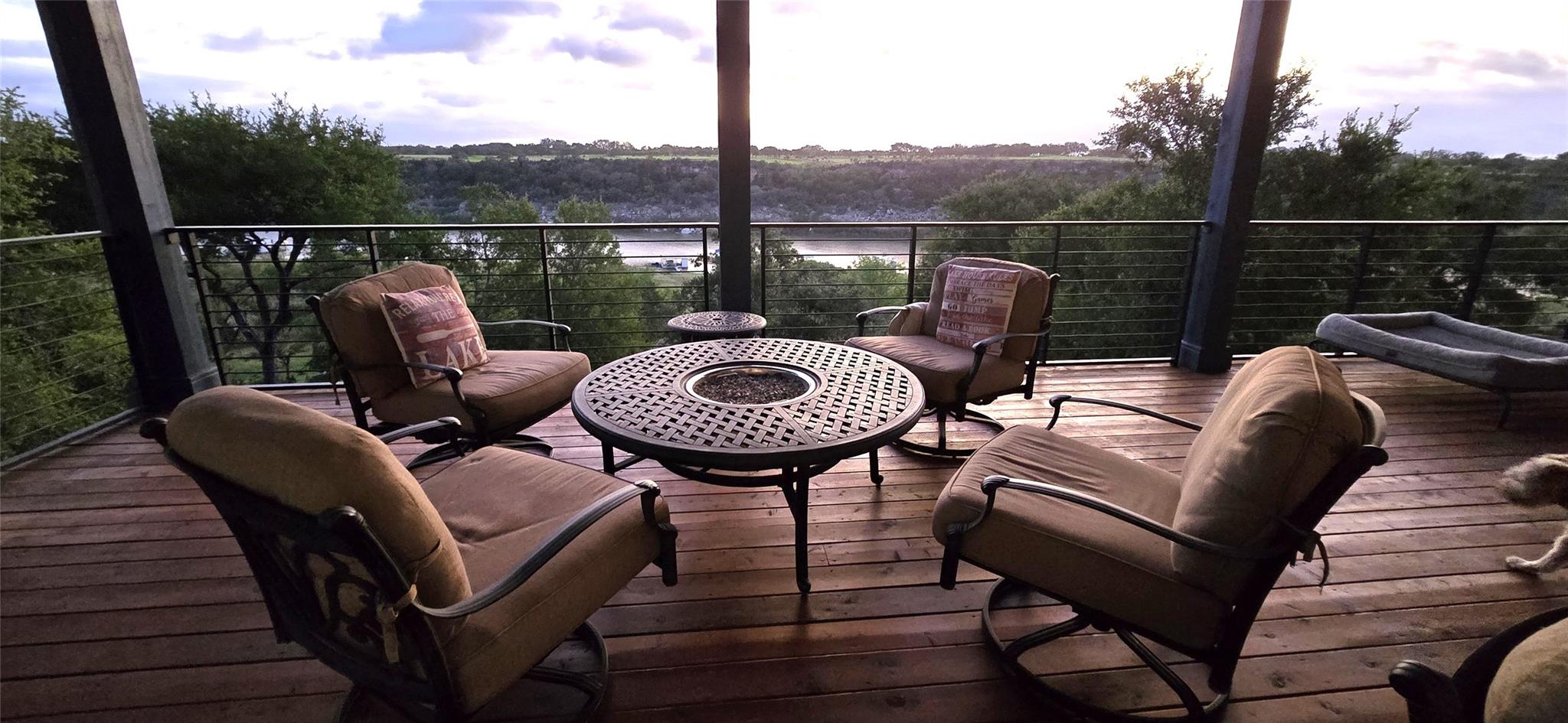 1239 Lakeshore Dr, Spicewood, TX 78669