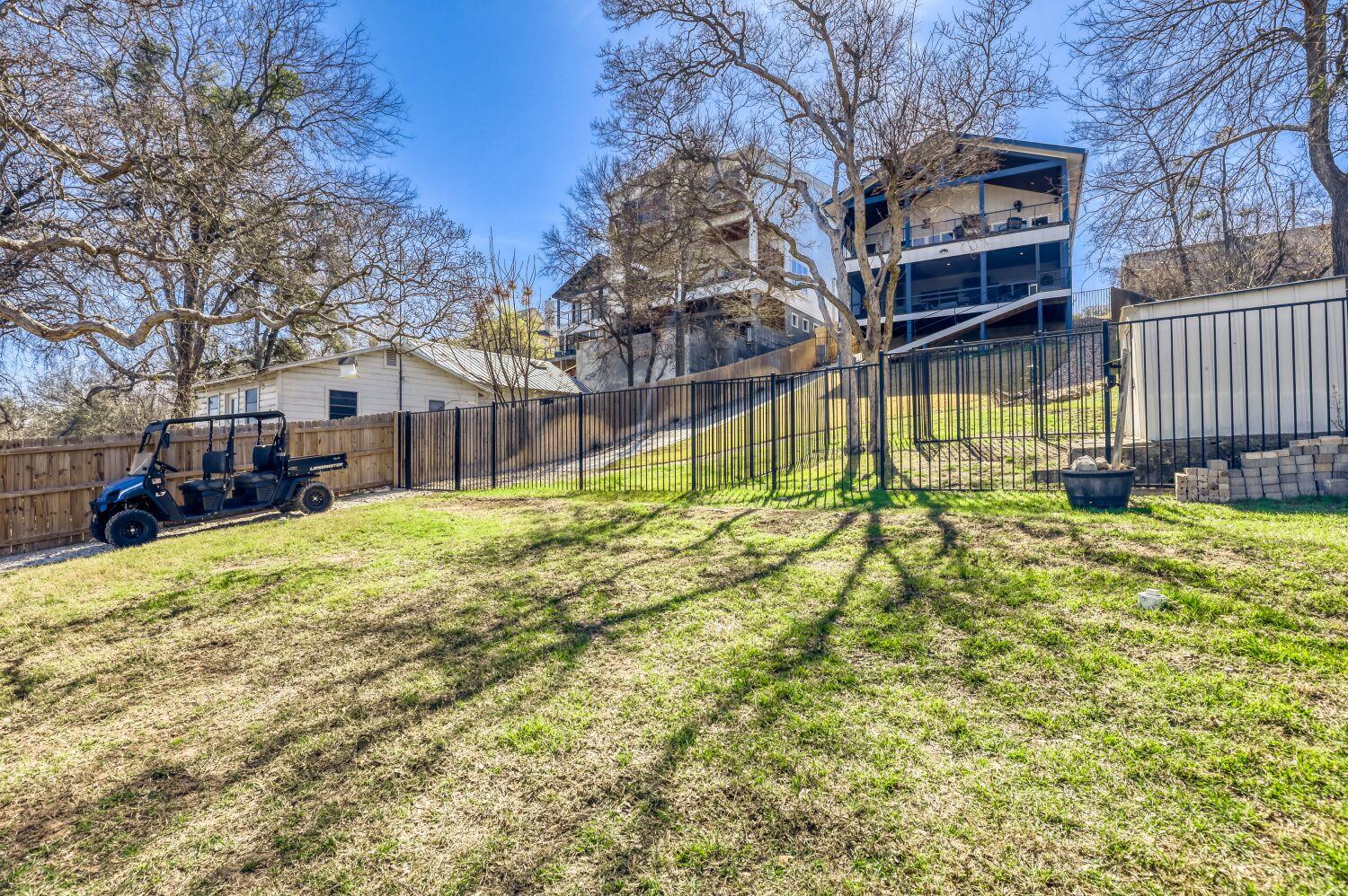 1239 Lakeshore Dr, Spicewood, TX 78669