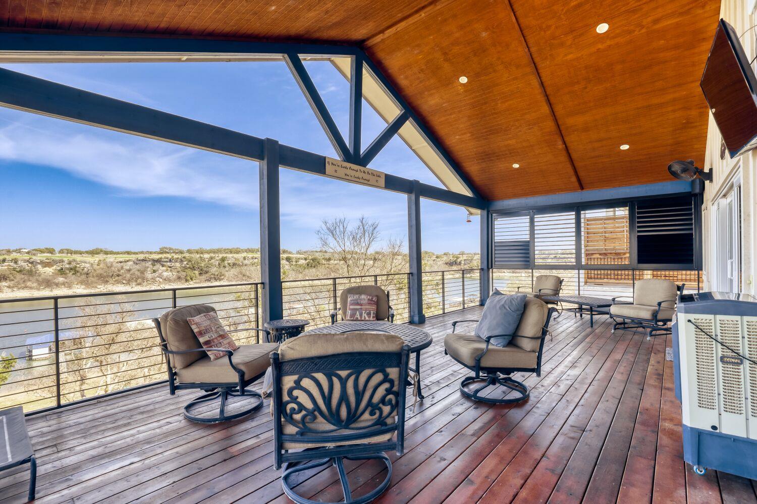 1239 Lakeshore Dr, Spicewood, TX 78669