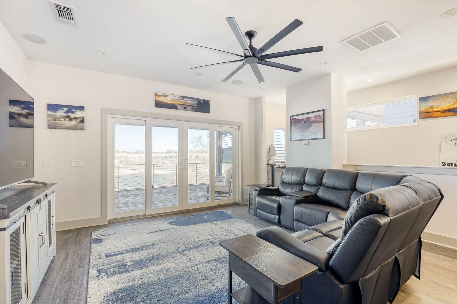 1239 Lakeshore Dr, Spicewood, TX 78669