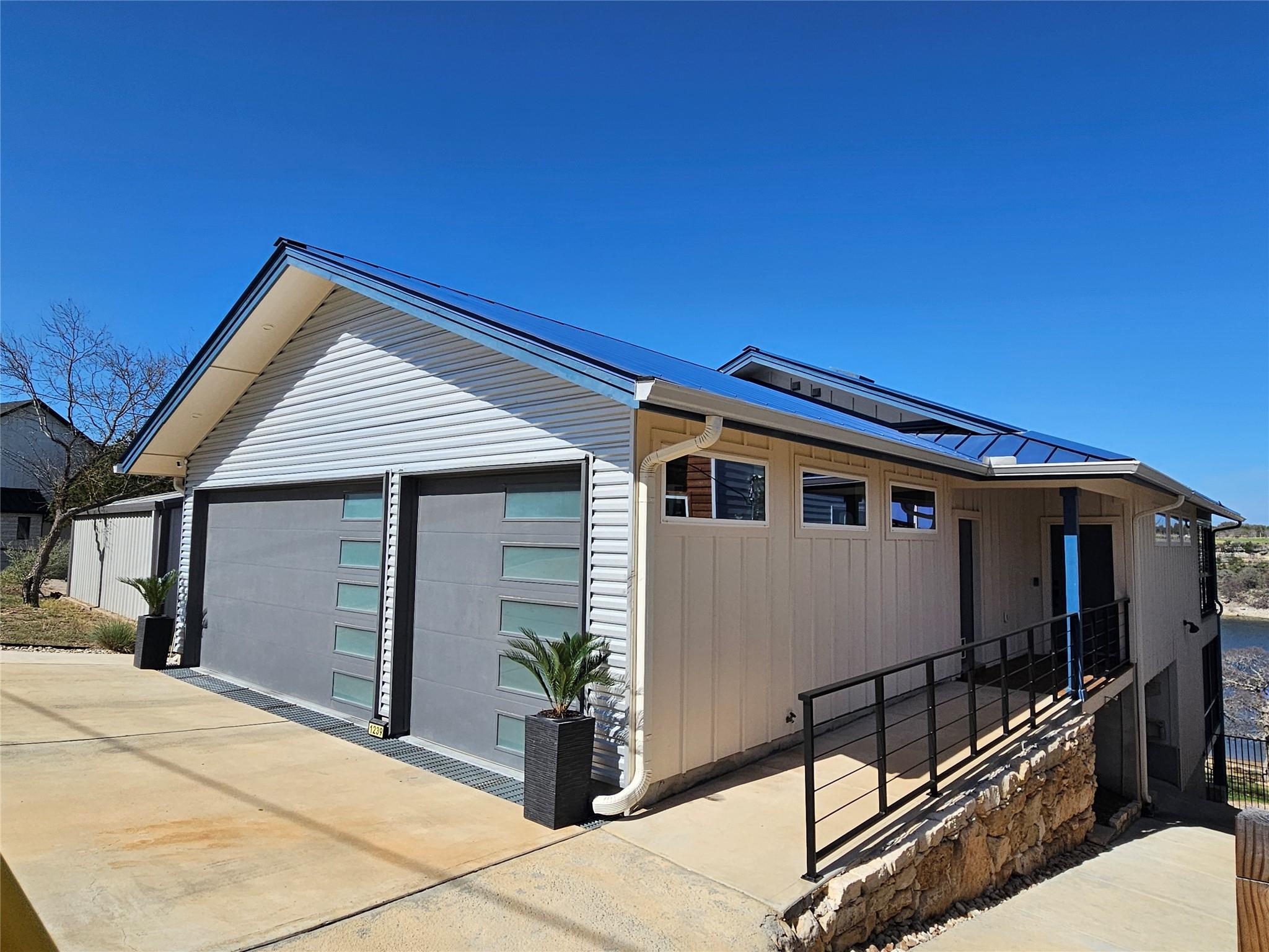 1239 Lakeshore Dr, Spicewood, TX 78669