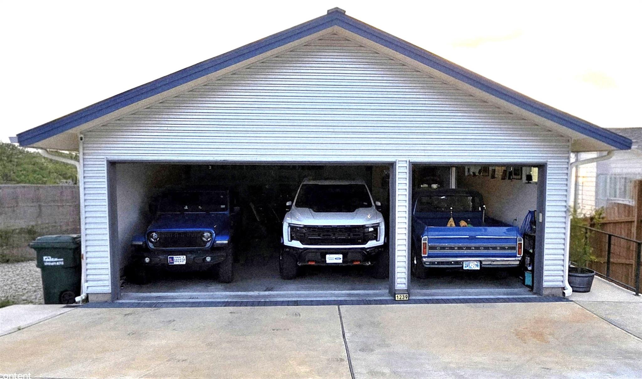 1239 Lakeshore Dr, Spicewood, TX 78669