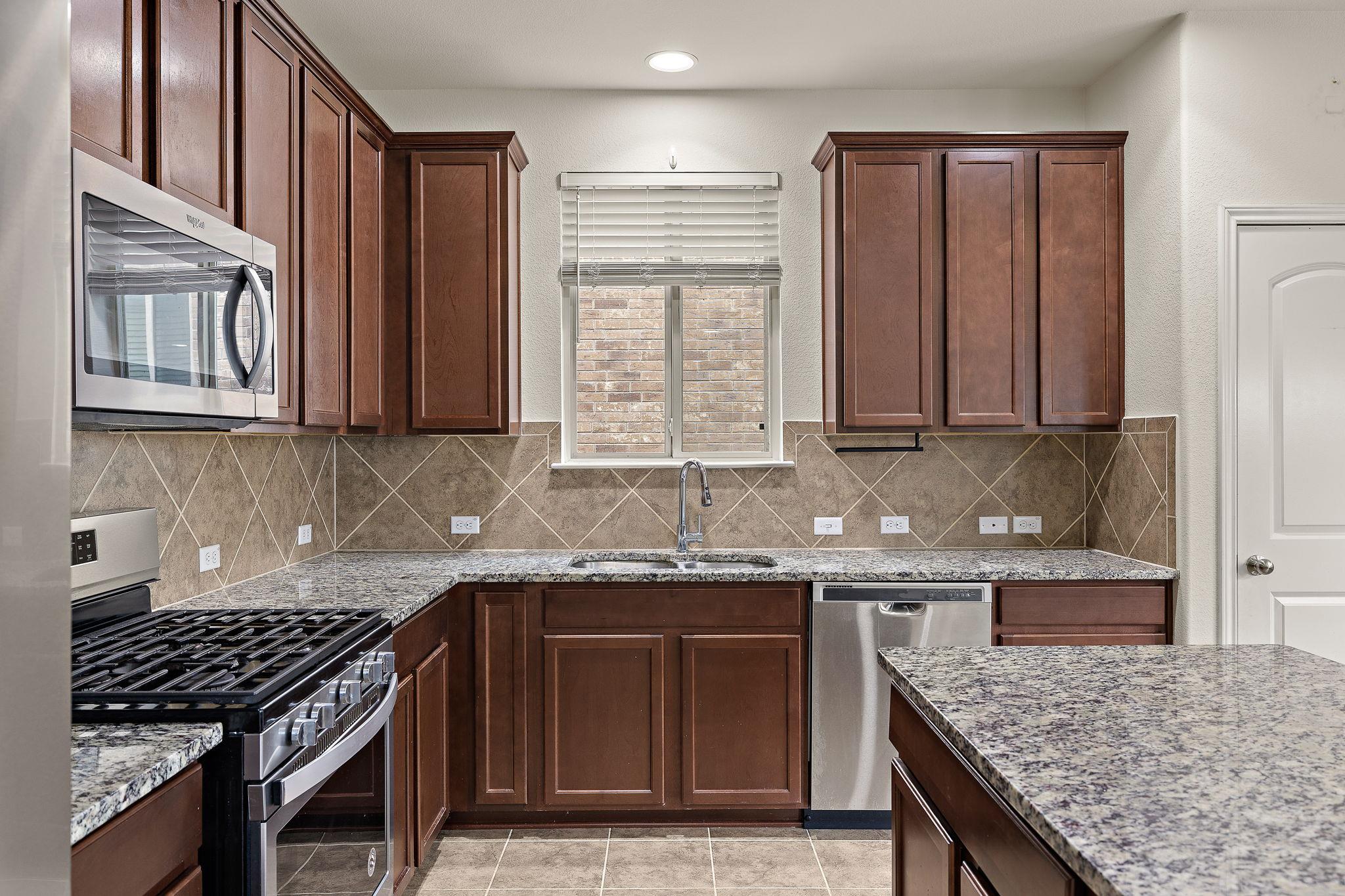 1000 McCormick Cv, Hutto, TX 78634