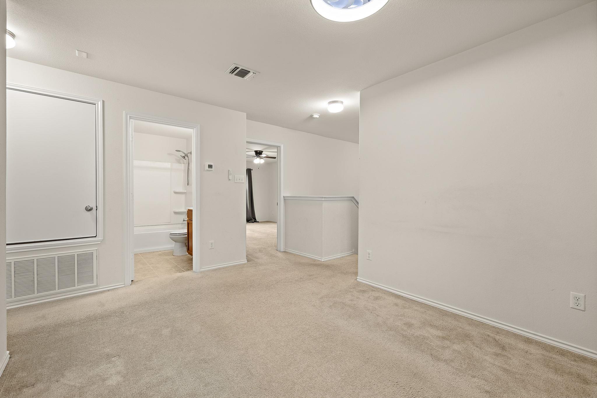 1000 McCormick Cv, Hutto, TX 78634